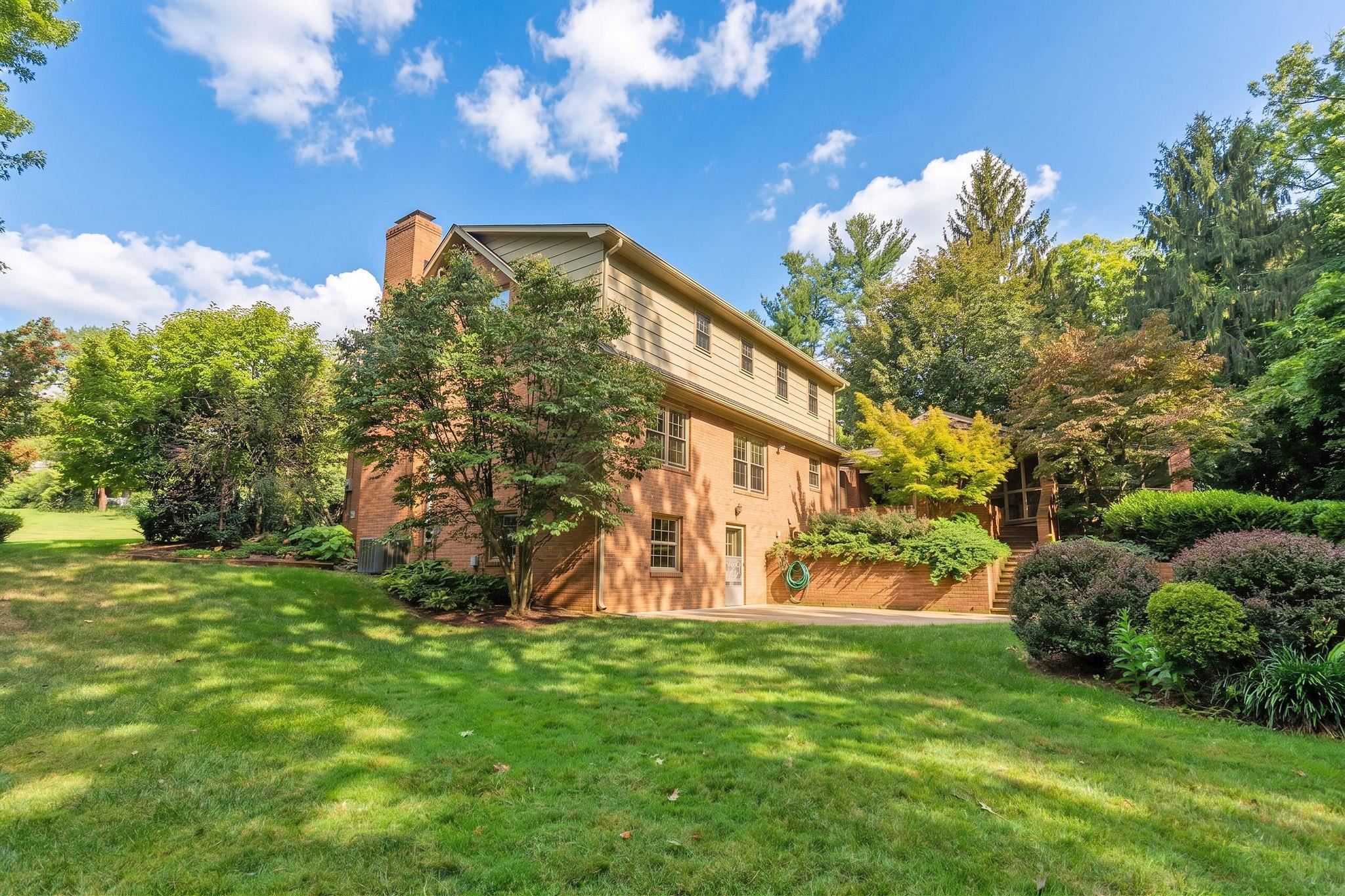 900 FAIRWAY DR, WAYNESBORO, Virginia 22980, 4 Bedrooms Bedrooms, ,4 BathroomsBathrooms,Residential,Dupont Executive '60's Nostalgia,900 FAIRWAY DR,680897 MLS # 680897