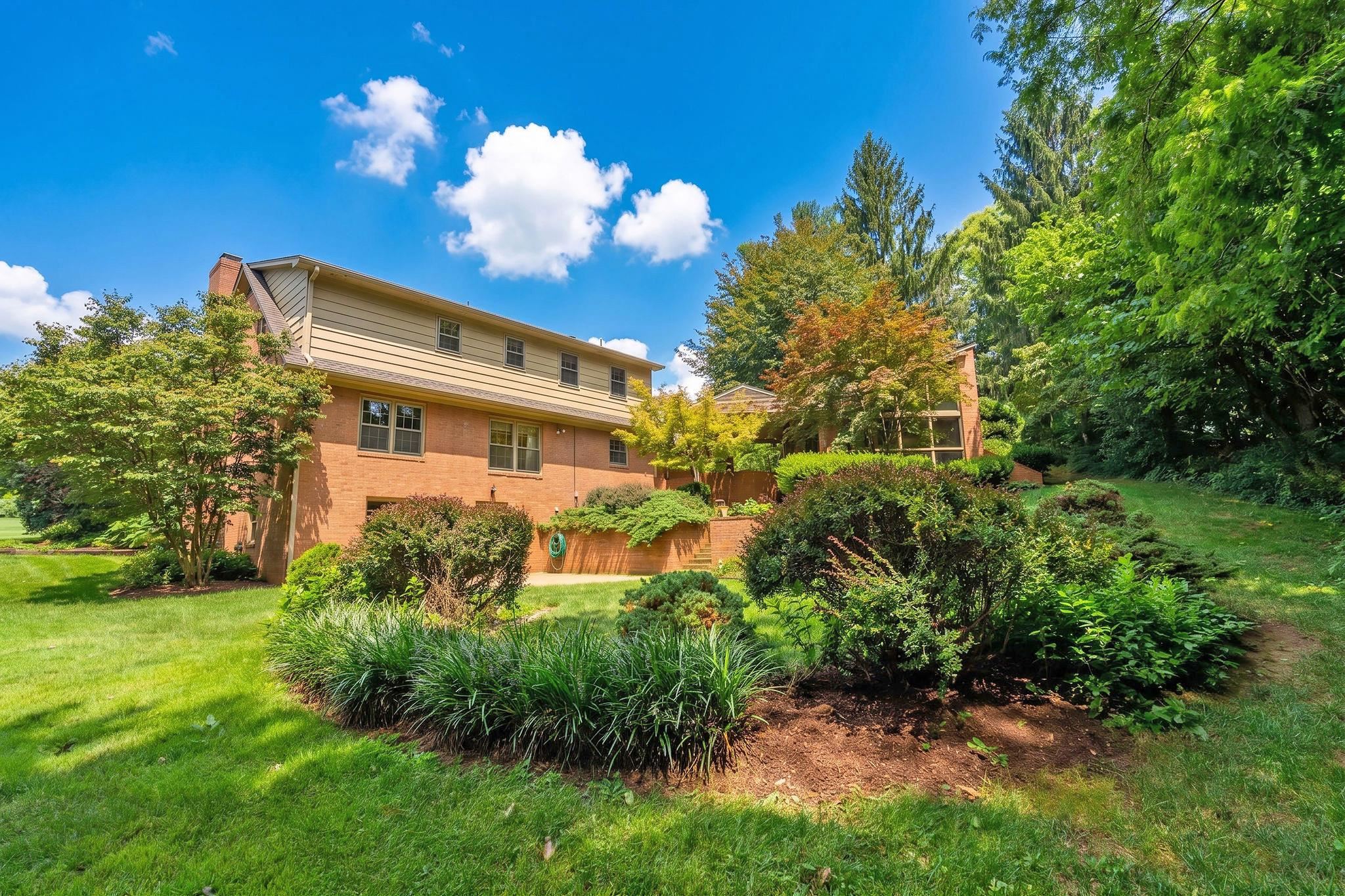 900 FAIRWAY DR, WAYNESBORO, Virginia 22980, 4 Bedrooms Bedrooms, ,4 BathroomsBathrooms,Residential,Dupont Executive '60's Nostalgia,900 FAIRWAY DR,680897 MLS # 680897