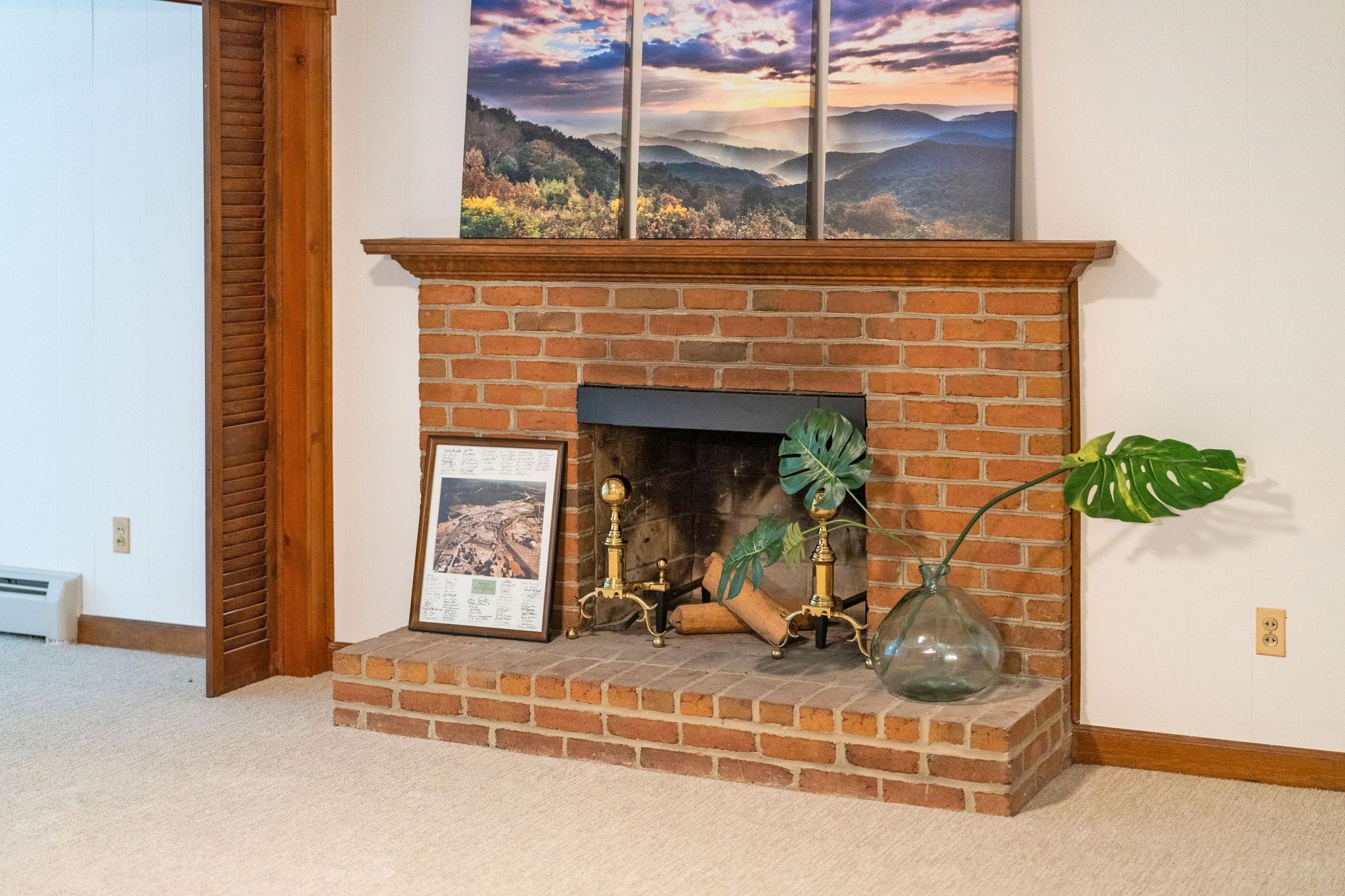 900 FAIRWAY DR, WAYNESBORO, Virginia 22980, 4 Bedrooms Bedrooms, ,4 BathroomsBathrooms,Residential,Dupont Executive '60's Nostalgia,900 FAIRWAY DR,680897 MLS # 680897