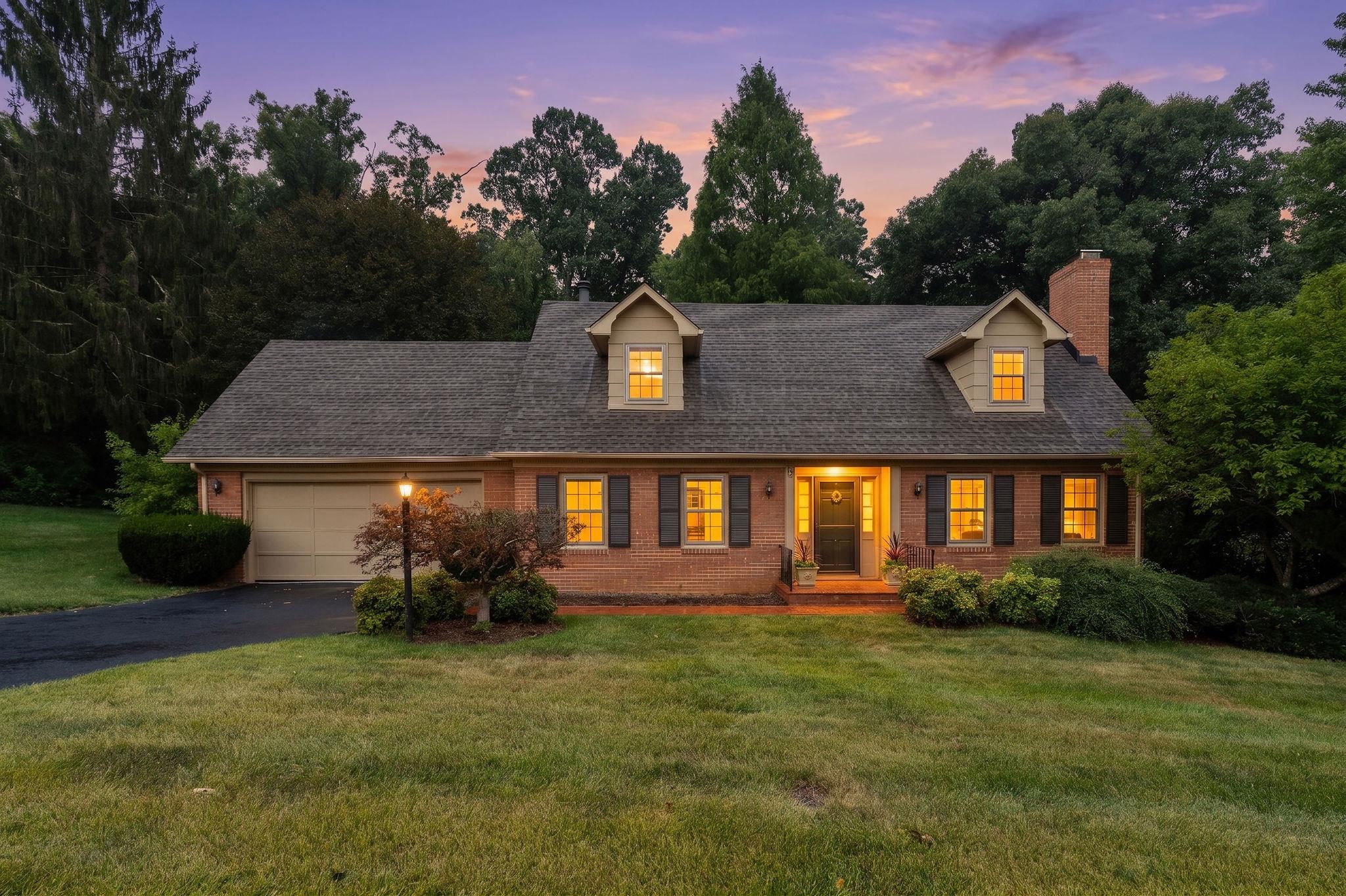 900 FAIRWAY DR, WAYNESBORO, Virginia 22980, 4 Bedrooms Bedrooms, ,4 BathroomsBathrooms,Residential,Dupont Executive '60's Nostalgia,900 FAIRWAY DR,680897 MLS # 680897