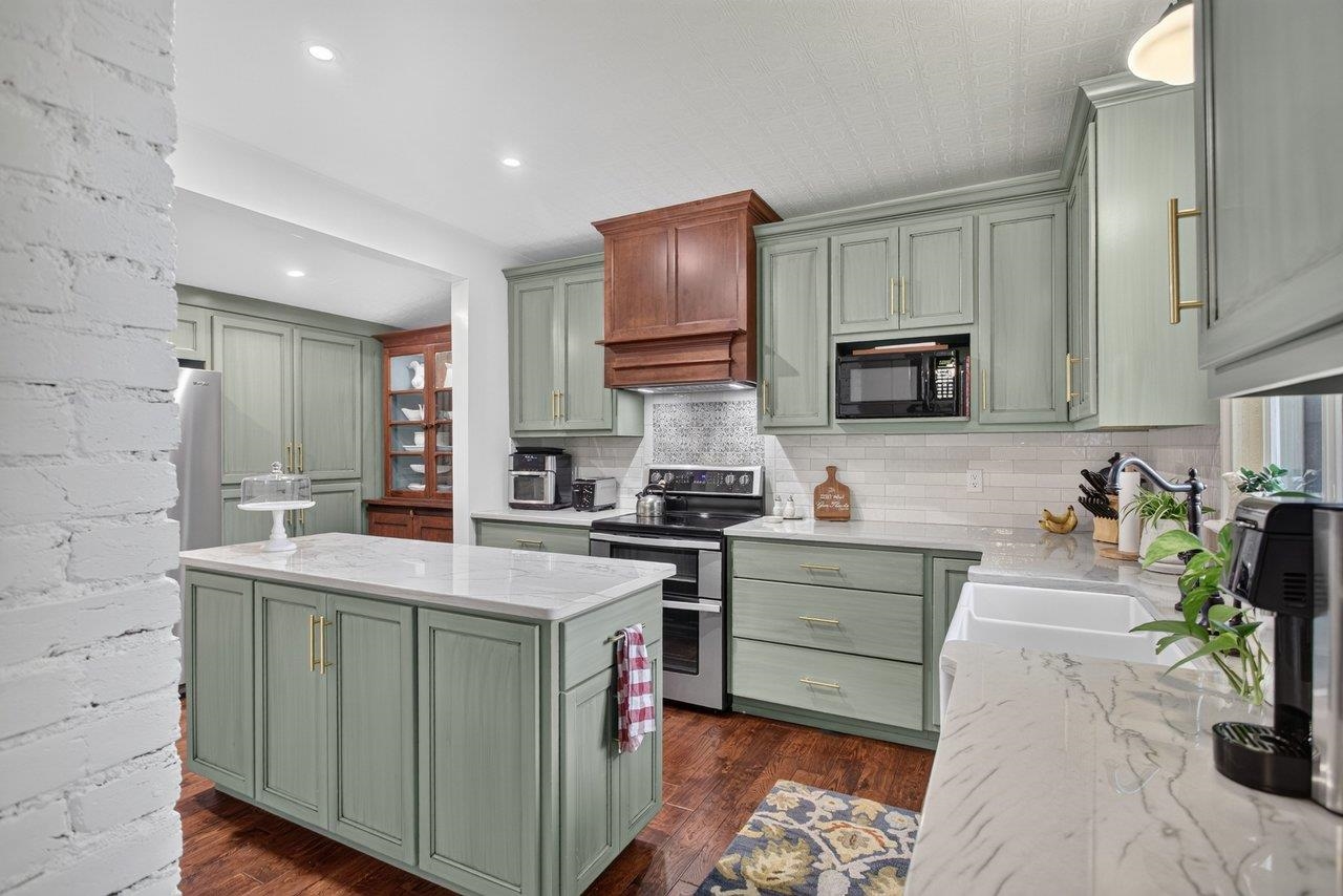 110 PARK AVE, GROTTOES, Virginia 24441, 5 Bedrooms Bedrooms, ,2 BathroomsBathrooms,Residential,110 PARK AVE,680900 MLS # 680900 110 PARK AVE, GROTTOES, Virginia 24441, 5 Bedrooms Bedrooms, ,2 BathroomsBathrooms,Residential,110 PARK AVE,680900 MLS # 680900