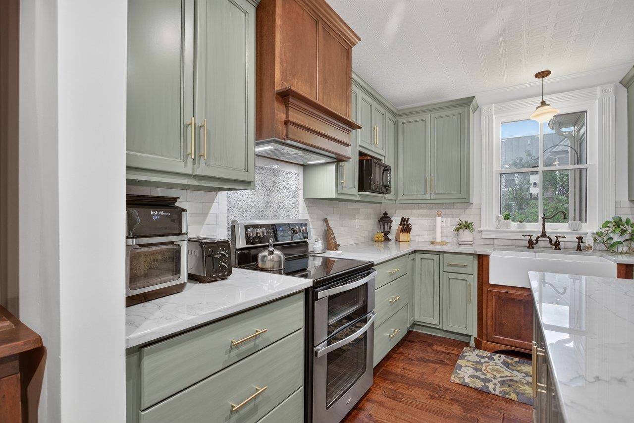 110 PARK AVE, GROTTOES, Virginia 24441, 5 Bedrooms Bedrooms, ,2 BathroomsBathrooms,Residential,110 PARK AVE,680900 MLS # 680900 110 PARK AVE, GROTTOES, Virginia 24441, 5 Bedrooms Bedrooms, ,2 BathroomsBathrooms,Residential,110 PARK AVE,680900 MLS # 680900