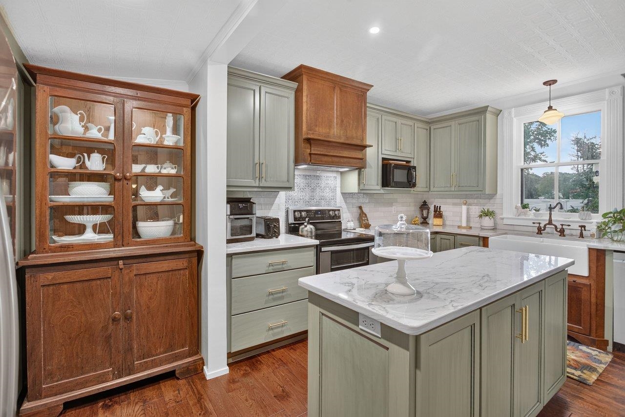 110 PARK AVE, GROTTOES, Virginia 24441, 5 Bedrooms Bedrooms, ,2 BathroomsBathrooms,Residential,110 PARK AVE,680900 MLS # 680900 110 PARK AVE, GROTTOES, Virginia 24441, 5 Bedrooms Bedrooms, ,2 BathroomsBathrooms,Residential,110 PARK AVE,680900 MLS # 680900