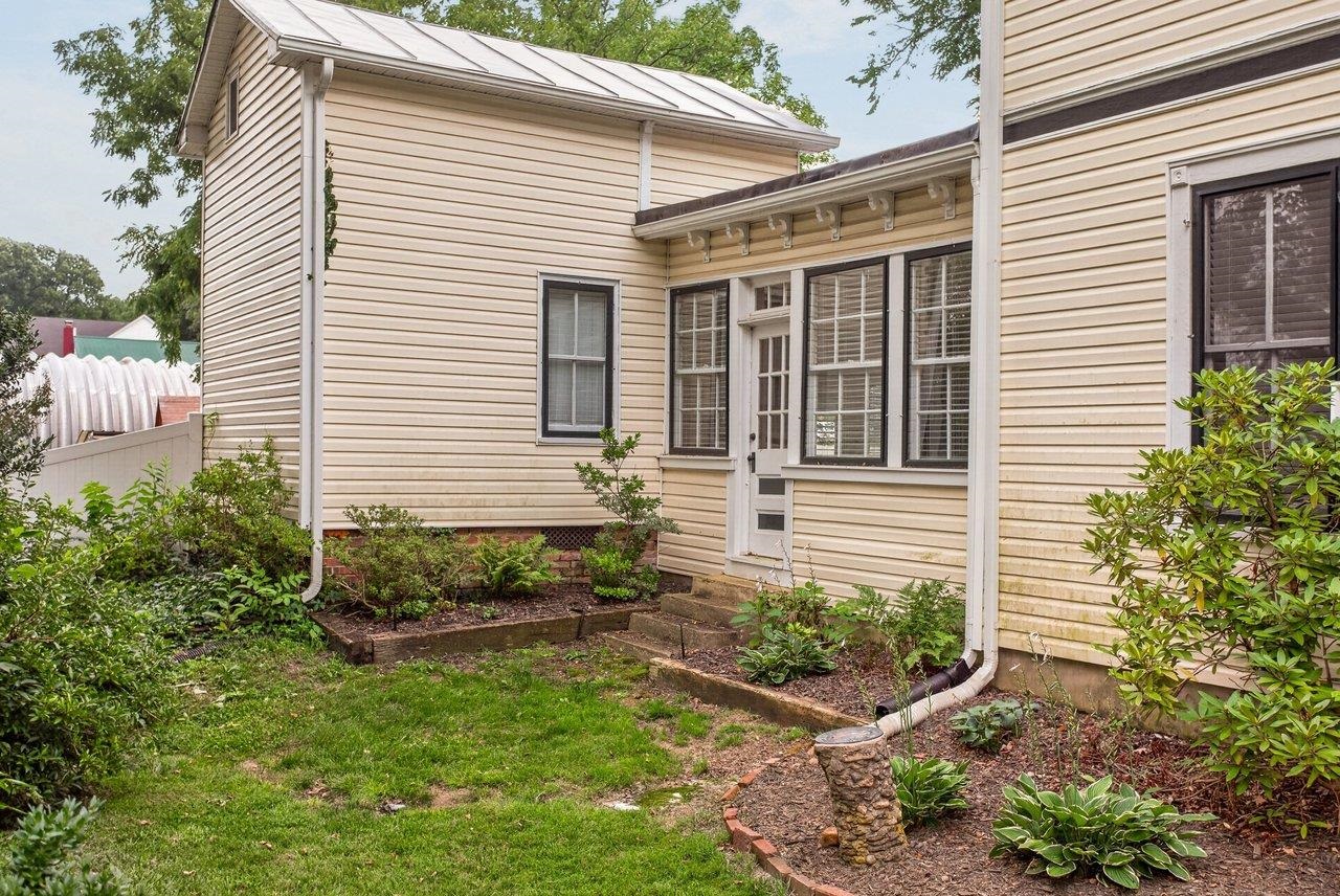 110 PARK AVE, GROTTOES, Virginia 24441, 5 Bedrooms Bedrooms, ,2 BathroomsBathrooms,Residential,110 PARK AVE,680900 MLS # 680900 110 PARK AVE, GROTTOES, Virginia 24441, 5 Bedrooms Bedrooms, ,2 BathroomsBathrooms,Residential,110 PARK AVE,680900 MLS # 680900