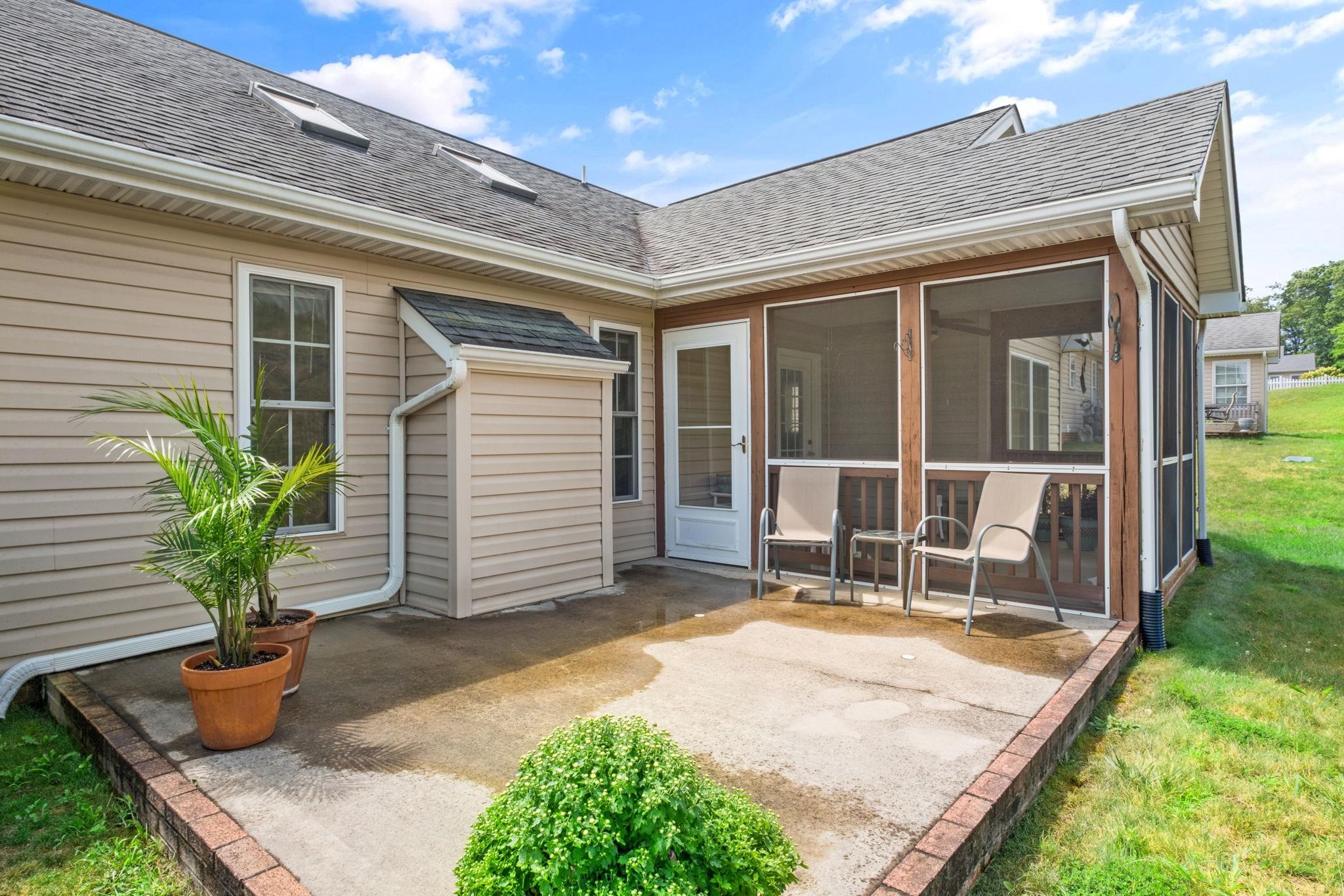 130 RED OAK DR, STAUNTON, Virginia 24401, 3 Bedrooms Bedrooms, ,2 BathroomsBathrooms,Residential,130 RED OAK DR,680901 MLS # 680901