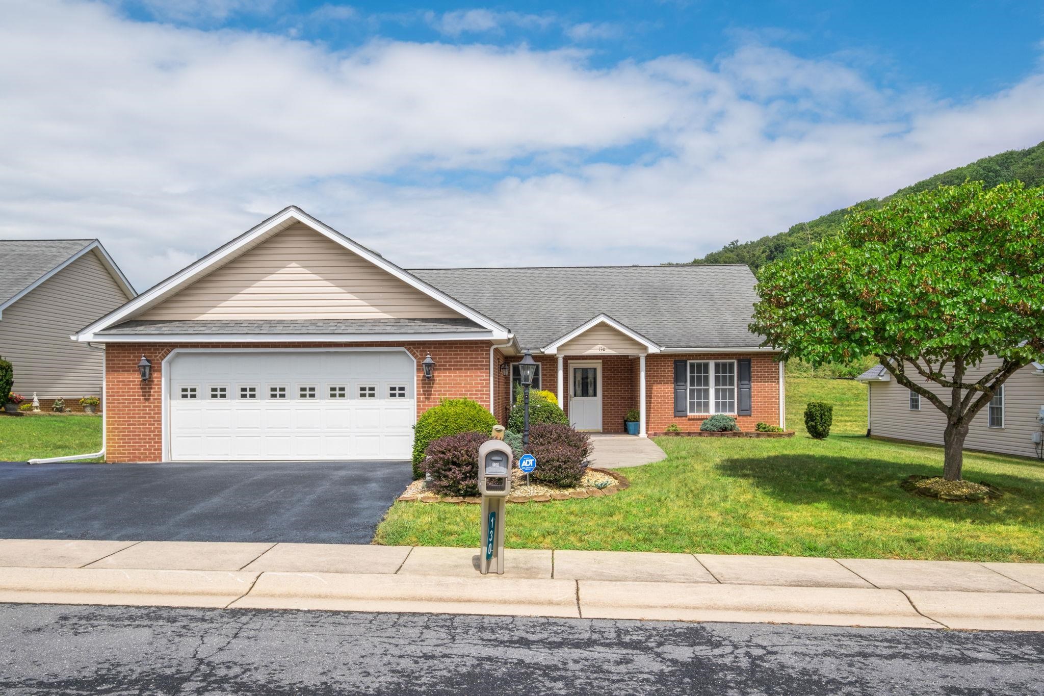 130 RED OAK DR, STAUNTON, Virginia 24401, 3 Bedrooms Bedrooms, ,2 BathroomsBathrooms,Residential,130 RED OAK DR,680901 MLS # 680901