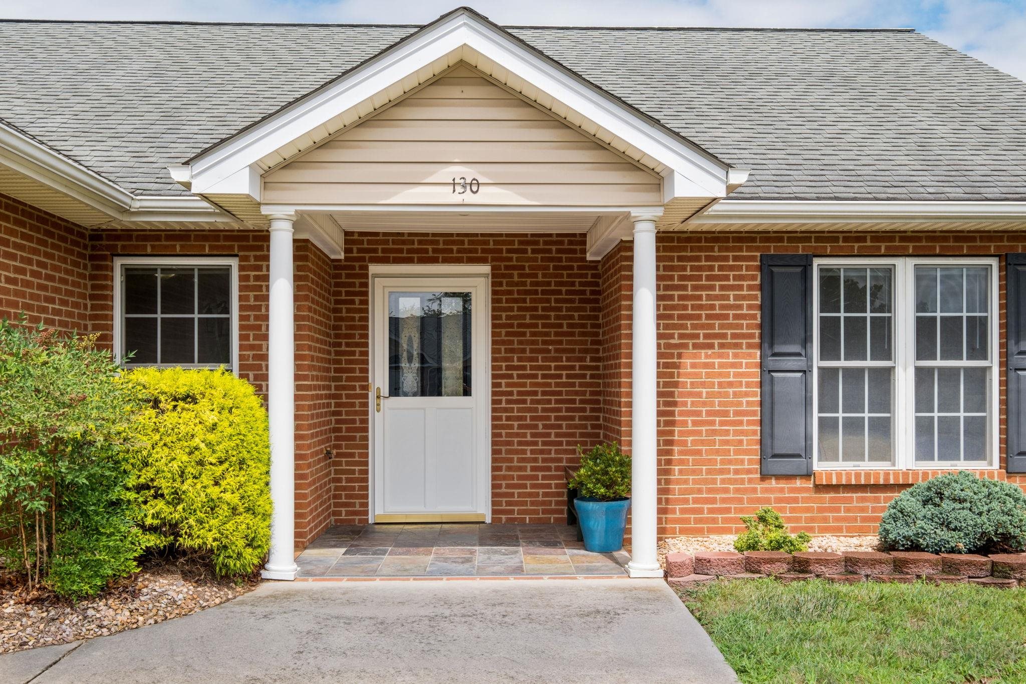 130 RED OAK DR, STAUNTON, Virginia 24401, 3 Bedrooms Bedrooms, ,2 BathroomsBathrooms,Residential,130 RED OAK DR,680901 MLS # 680901