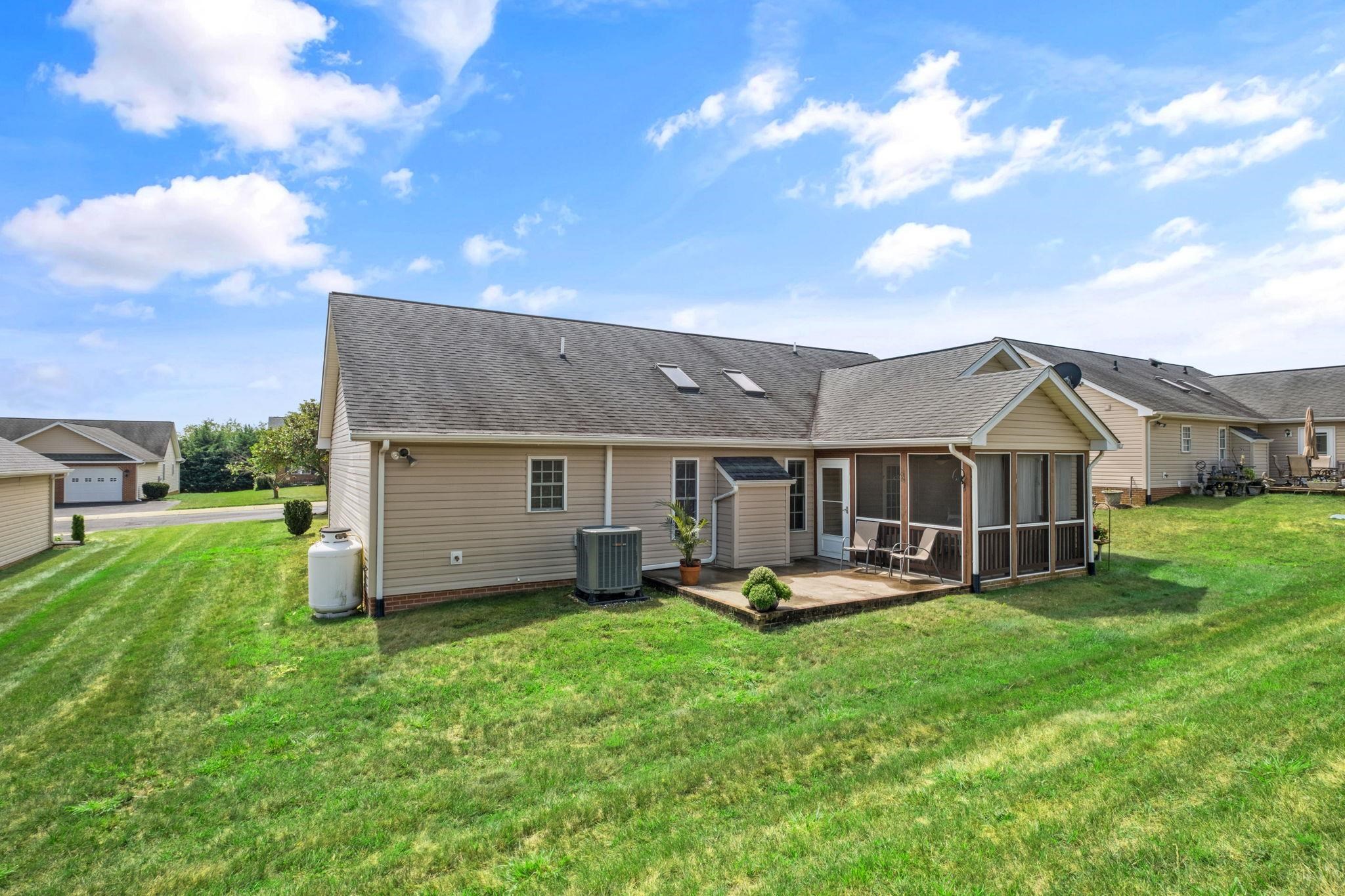 130 RED OAK DR, STAUNTON, Virginia 24401, 3 Bedrooms Bedrooms, ,2 BathroomsBathrooms,Residential,130 RED OAK DR,680901 MLS # 680901