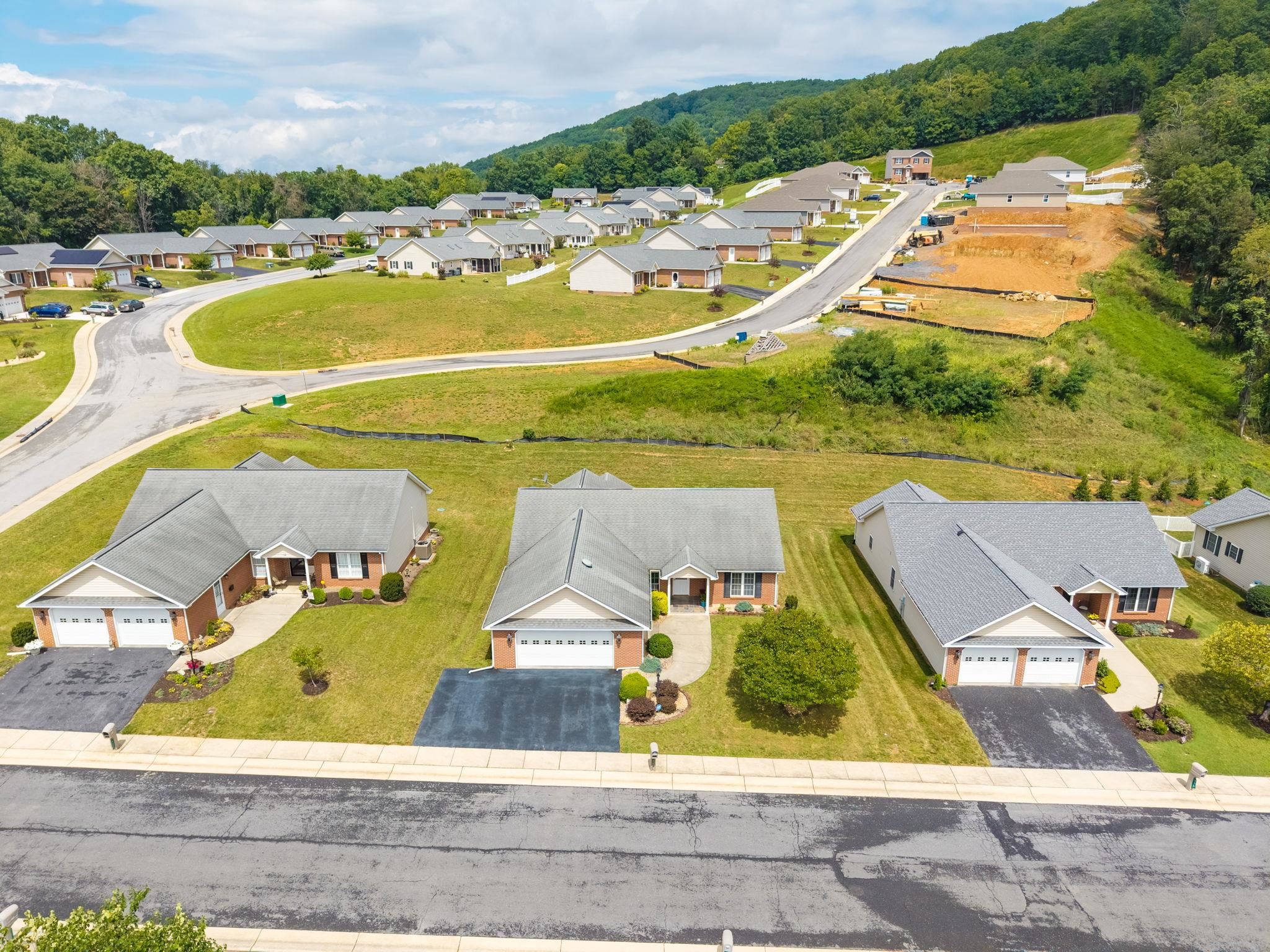 130 RED OAK DR, STAUNTON, Virginia 24401, 3 Bedrooms Bedrooms, ,2 BathroomsBathrooms,Residential,130 RED OAK DR,680901 MLS # 680901