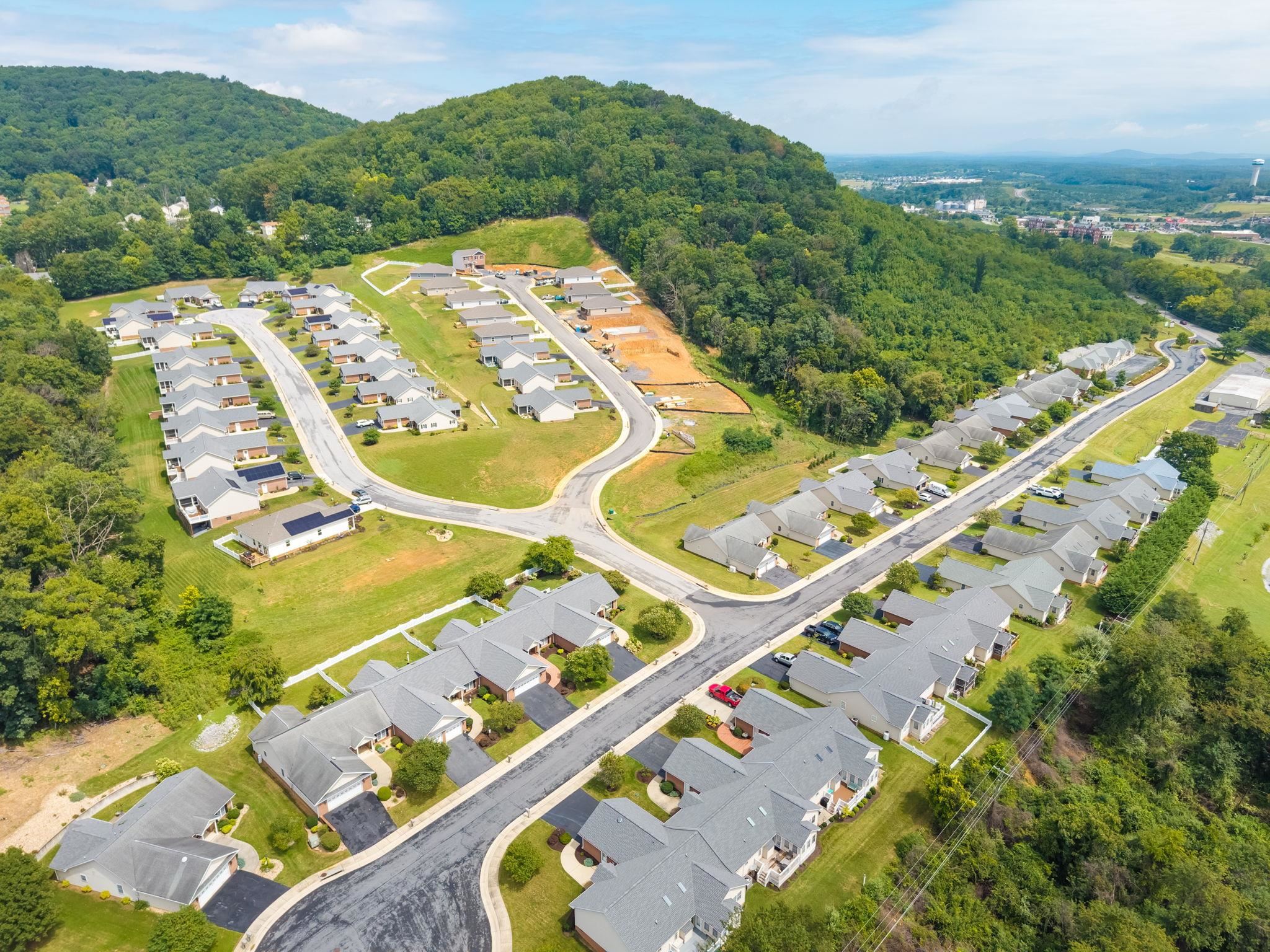 130 RED OAK DR, STAUNTON, Virginia 24401, 3 Bedrooms Bedrooms, ,2 BathroomsBathrooms,Residential,130 RED OAK DR,680901 MLS # 680901