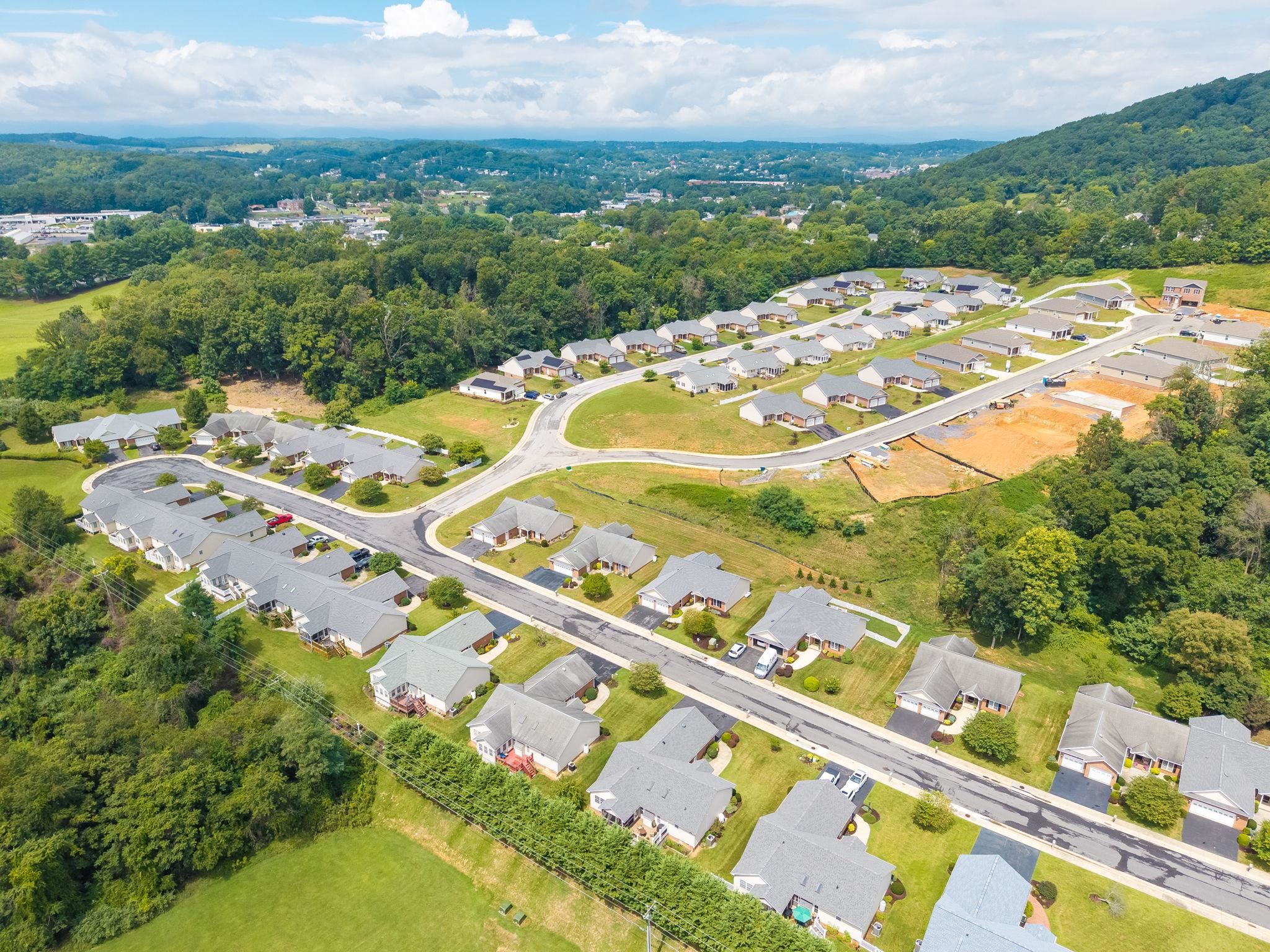 130 RED OAK DR, STAUNTON, Virginia 24401, 3 Bedrooms Bedrooms, ,2 BathroomsBathrooms,Residential,130 RED OAK DR,680901 MLS # 680901