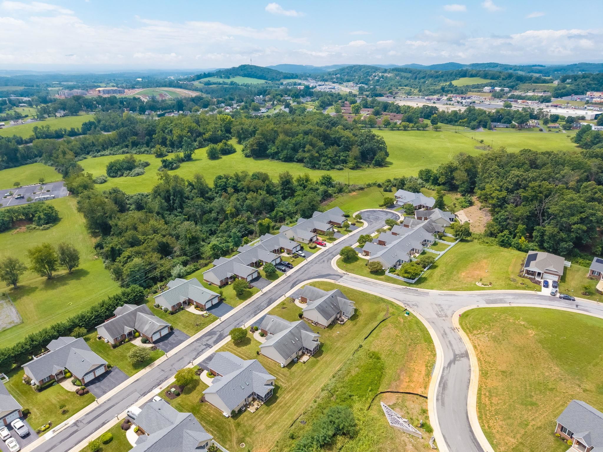 130 RED OAK DR, STAUNTON, Virginia 24401, 3 Bedrooms Bedrooms, ,2 BathroomsBathrooms,Residential,130 RED OAK DR,680901 MLS # 680901