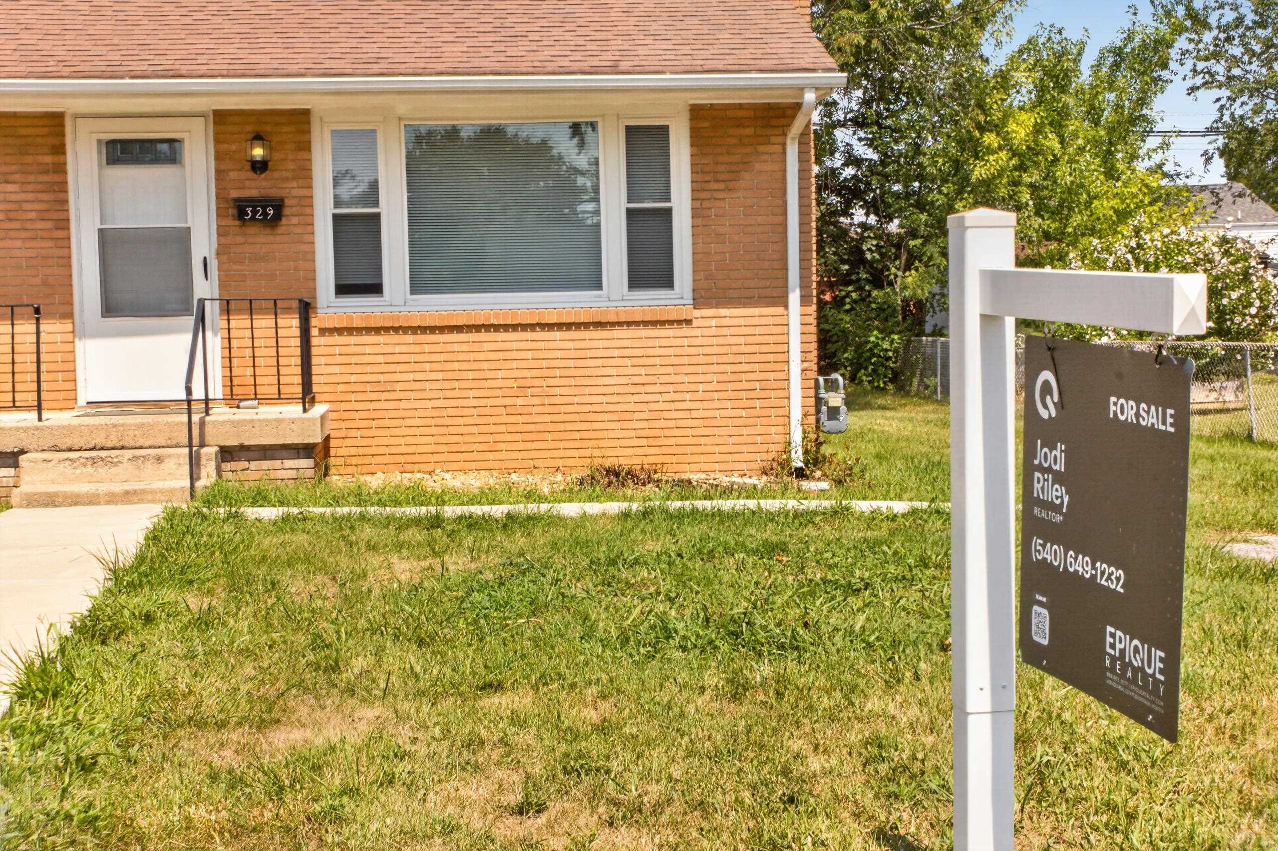 329 LOUDOUN AVE, WAYNESBORO, Virginia 22980, 3 Bedrooms Bedrooms, ,1 BathroomBathrooms,Residential,329 LOUDOUN AVE,680905 MLS # 680905 329 LOUDOUN AVE, WAYNESBORO, Virginia 22980, 3 Bedrooms Bedrooms, ,1 BathroomBathrooms,Residential,329 LOUDOUN AVE,680905 MLS # 680905