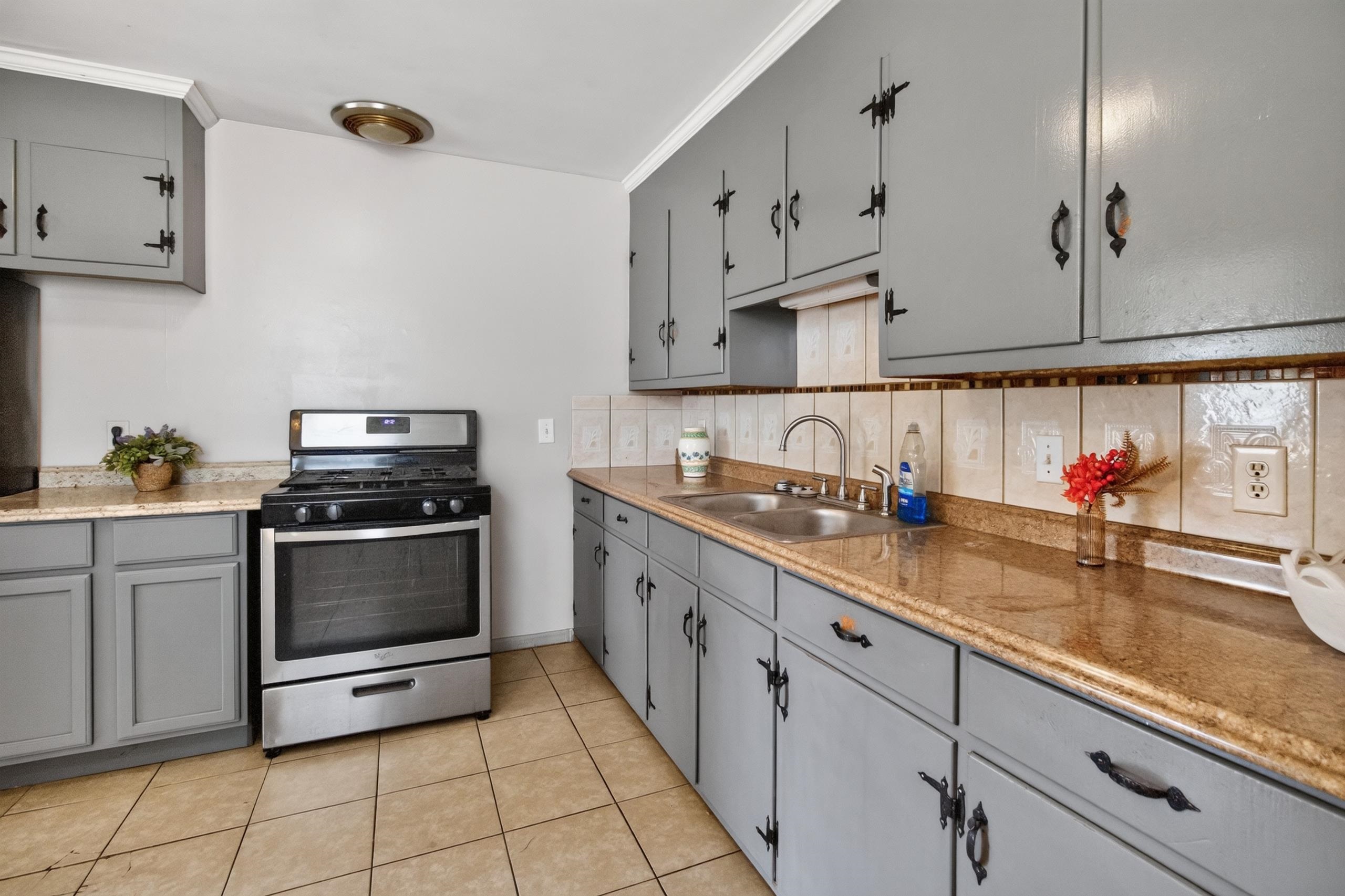329 LOUDOUN AVE, WAYNESBORO, Virginia 22980, 3 Bedrooms Bedrooms, ,1 BathroomBathrooms,Residential,329 LOUDOUN AVE,680905 MLS # 680905 329 LOUDOUN AVE, WAYNESBORO, Virginia 22980, 3 Bedrooms Bedrooms, ,1 BathroomBathrooms,Residential,329 LOUDOUN AVE,680905 MLS # 680905