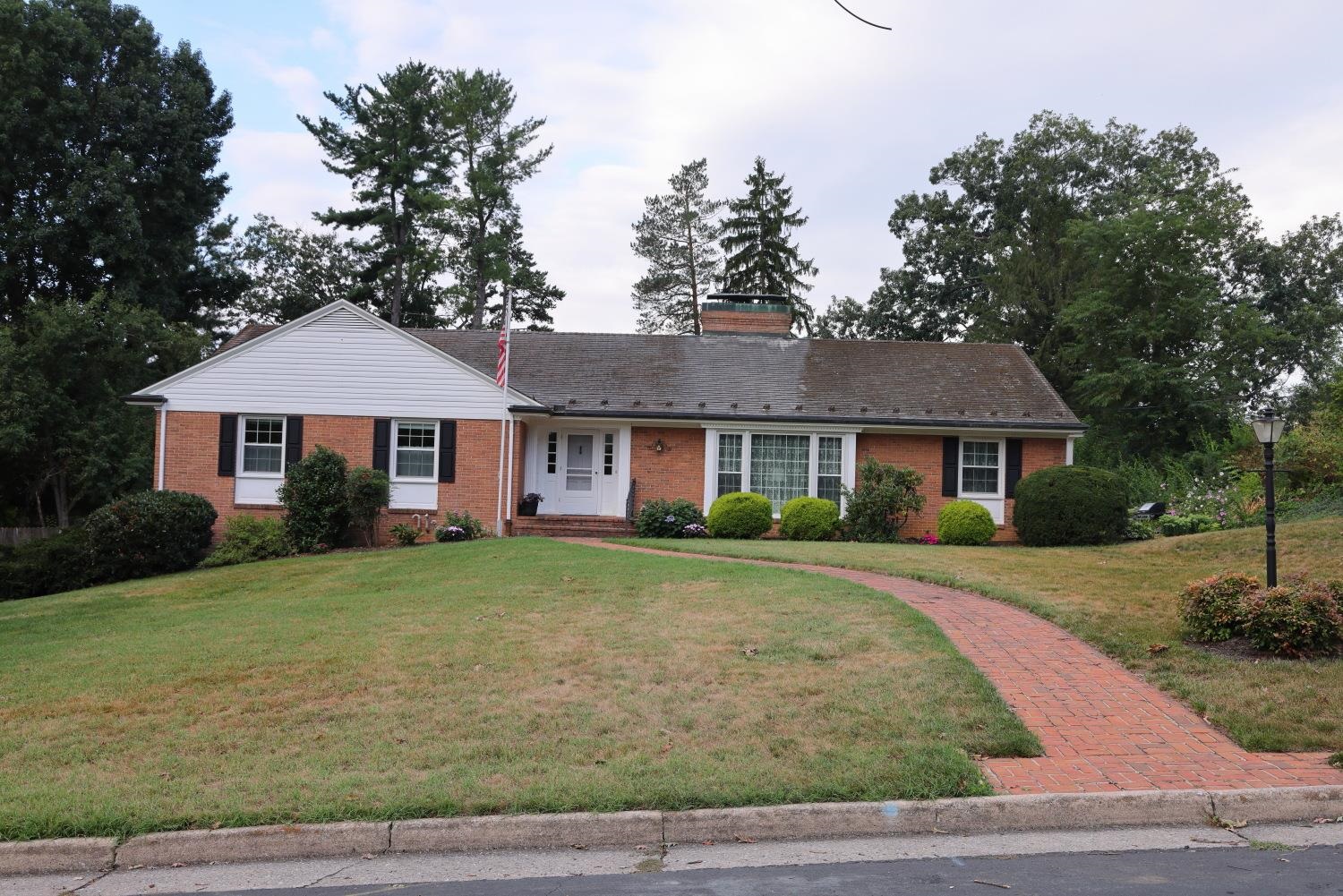 1075 FAIRWAY DR, WAYNESBORO, Virginia 22980, 3 Bedrooms Bedrooms, ,3 BathroomsBathrooms,Residential,1075 FAIRWAY DR,680908 MLS # 680908 1075 FAIRWAY DR, WAYNESBORO, Virginia 22980, 3 Bedrooms Bedrooms, ,3 BathroomsBathrooms,Residential,1075 FAIRWAY DR,680908 MLS # 680908
