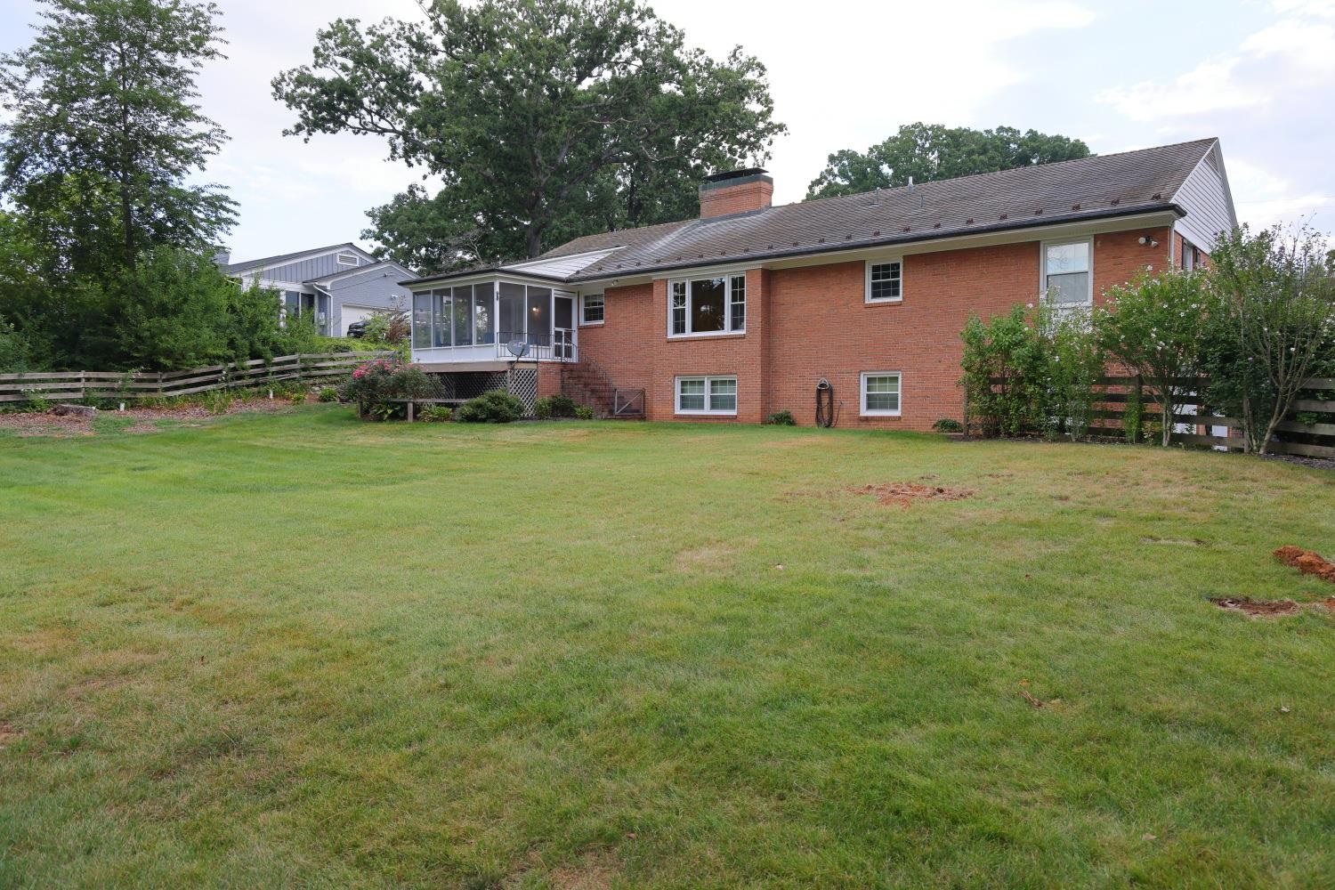 1075 FAIRWAY DR, WAYNESBORO, Virginia 22980, 3 Bedrooms Bedrooms, ,3 BathroomsBathrooms,Residential,1075 FAIRWAY DR,680908 MLS # 680908 1075 FAIRWAY DR, WAYNESBORO, Virginia 22980, 3 Bedrooms Bedrooms, ,3 BathroomsBathrooms,Residential,1075 FAIRWAY DR,680908 MLS # 680908
