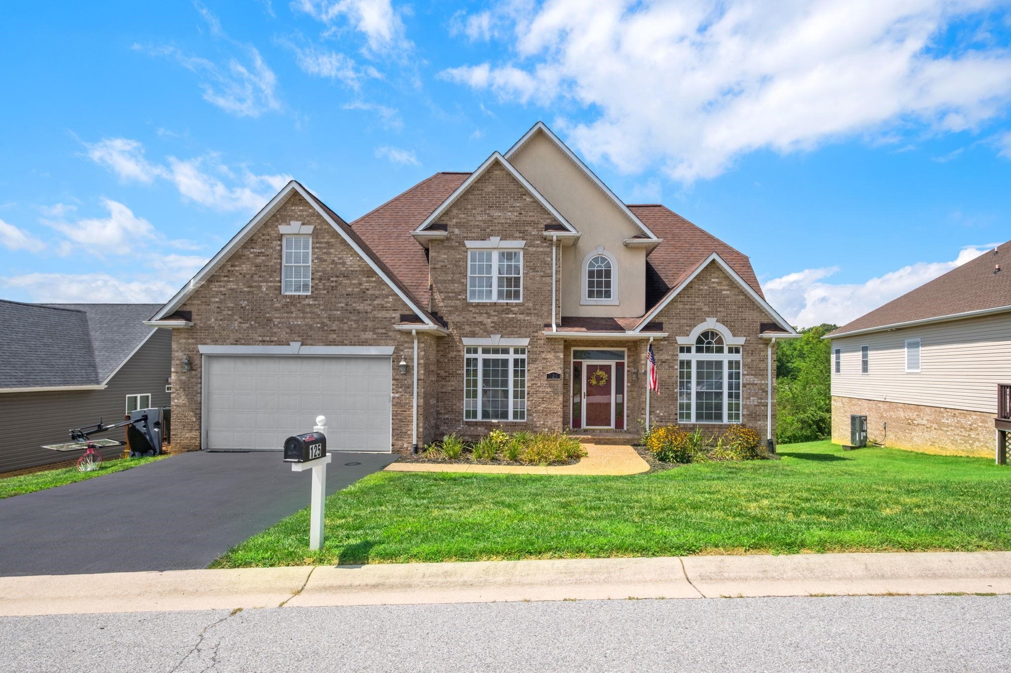 125 SHAWN CIR, STAUNTON, Virginia 24401, 4 Bedrooms Bedrooms, ,4 BathroomsBathrooms,Residential,125 SHAWN CIR,680909 MLS # 680909