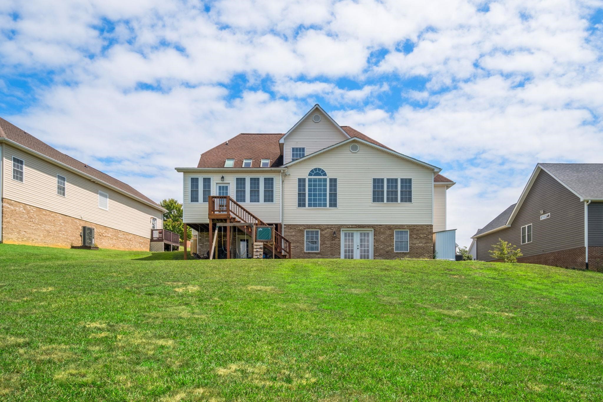 125 SHAWN CIR, STAUNTON, Virginia 24401, 4 Bedrooms Bedrooms, ,4 BathroomsBathrooms,Residential,125 SHAWN CIR,680909 MLS # 680909