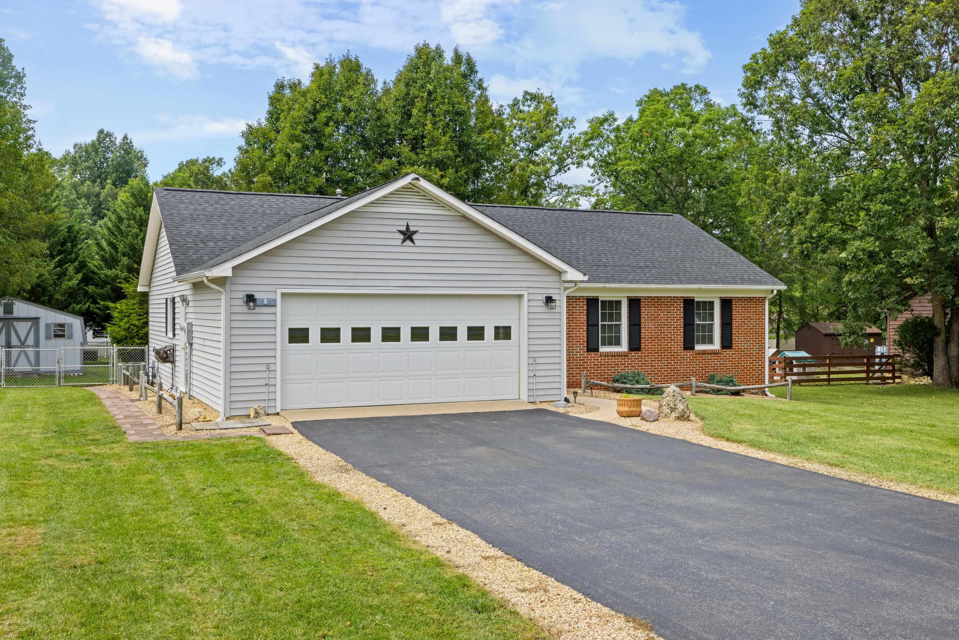 319 FOREST SPRINGS DR, STUARTS DRAFT, Virginia 24477, 3 Bedrooms Bedrooms, ,2 BathroomsBathrooms,Residential,319 FOREST SPRINGS DR,680912 MLS # 680912