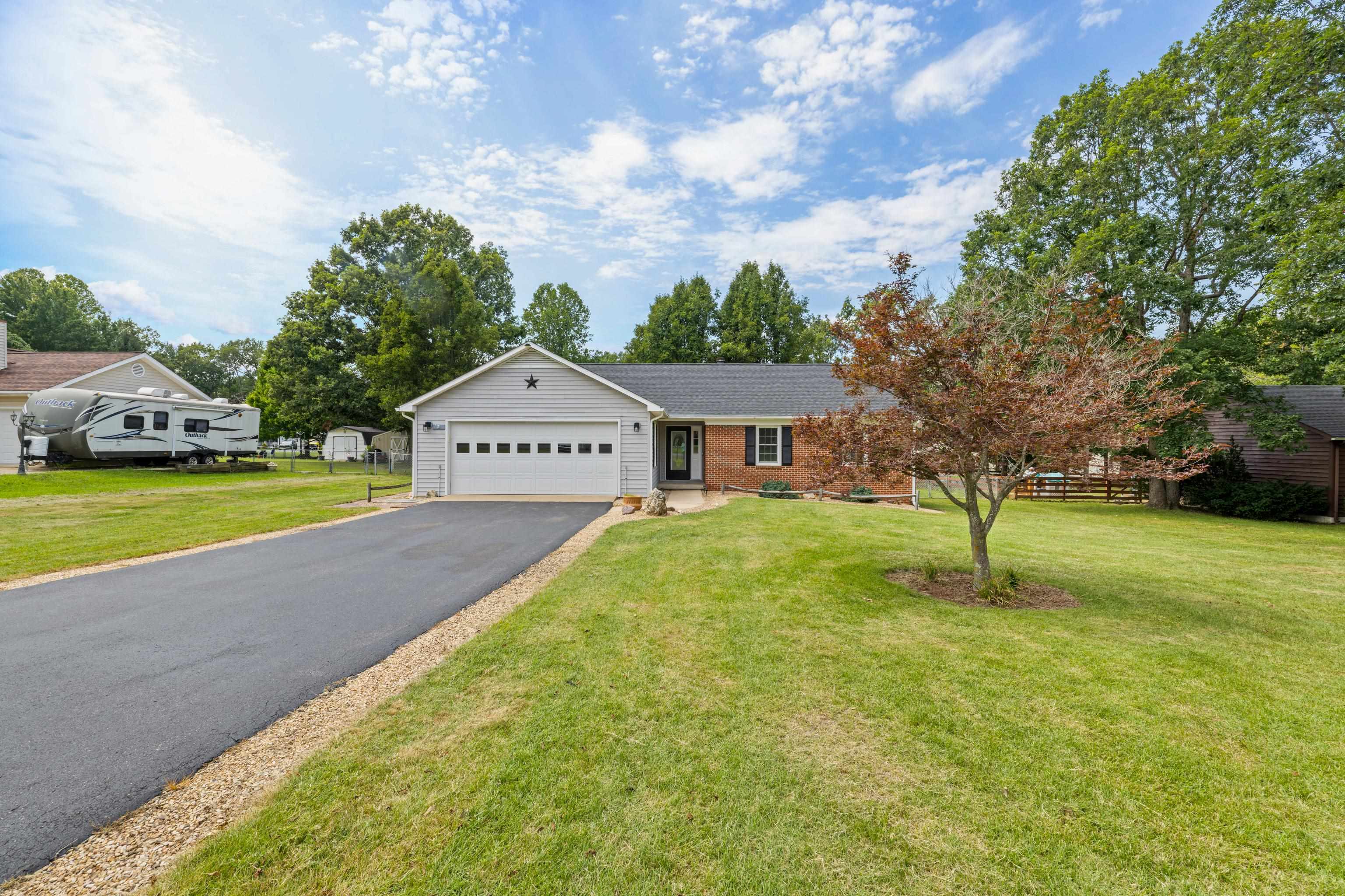 319 FOREST SPRINGS DR, STUARTS DRAFT, Virginia 24477, 3 Bedrooms Bedrooms, ,2 BathroomsBathrooms,Residential,319 FOREST SPRINGS DR,680912 MLS # 680912