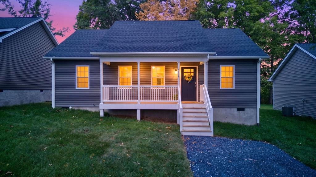 1229 JACKSON AVE, WAYNESBORO, Virginia 22980, 3 Bedrooms Bedrooms, ,2 BathroomsBathrooms,Residential,1229 JACKSON AVE,680913 MLS # 680913