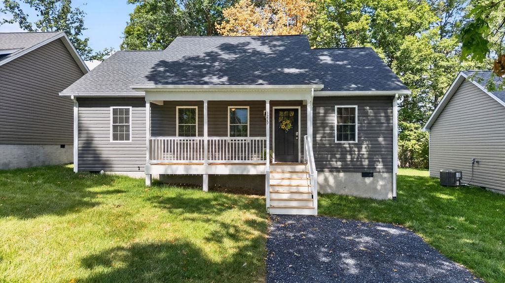 1229 JACKSON AVE, WAYNESBORO, Virginia 22980, 3 Bedrooms Bedrooms, ,2 BathroomsBathrooms,Residential,1229 JACKSON AVE,680913 MLS # 680913
