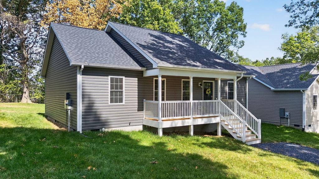 1229 JACKSON AVE, WAYNESBORO, Virginia 22980, 3 Bedrooms Bedrooms, ,2 BathroomsBathrooms,Residential,1229 JACKSON AVE,680913 MLS # 680913