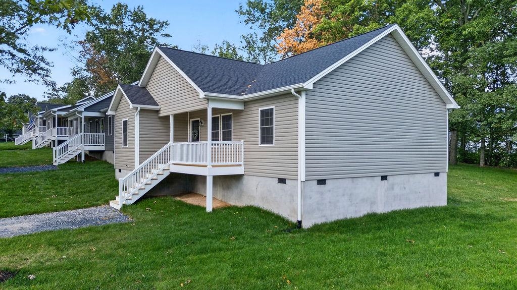 1233 JACKSON AVE, WAYNESBORO, Virginia 22980, 3 Bedrooms Bedrooms, ,2 BathroomsBathrooms,Residential,1233 JACKSON AVE,680914 MLS # 680914