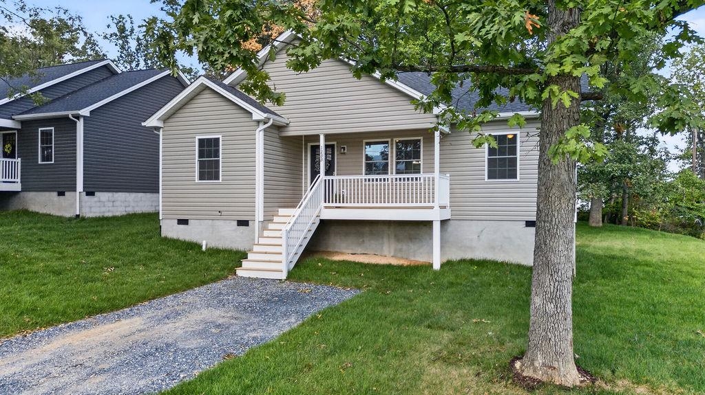 1233 JACKSON AVE, WAYNESBORO, Virginia 22980, 3 Bedrooms Bedrooms, ,2 BathroomsBathrooms,Residential,1233 JACKSON AVE,680914 MLS # 680914