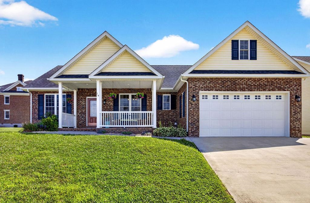 14 OLD OAK DR, STUARTS DRAFT, Virginia 24477, 3 Bedrooms Bedrooms, ,2 BathroomsBathrooms,Residential,14 OLD OAK DR,677867 MLS # 677867