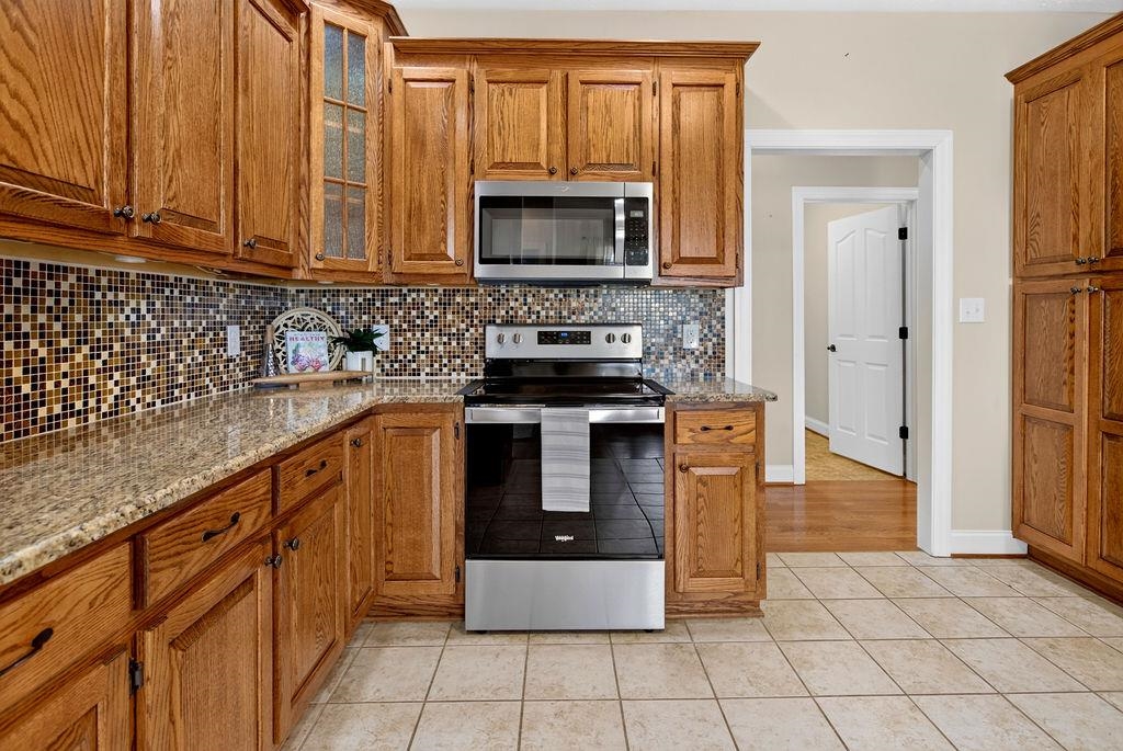 14 OLD OAK DR, STUARTS DRAFT, Virginia 24477, 3 Bedrooms Bedrooms, ,2 BathroomsBathrooms,Residential,14 OLD OAK DR,677867 MLS # 677867