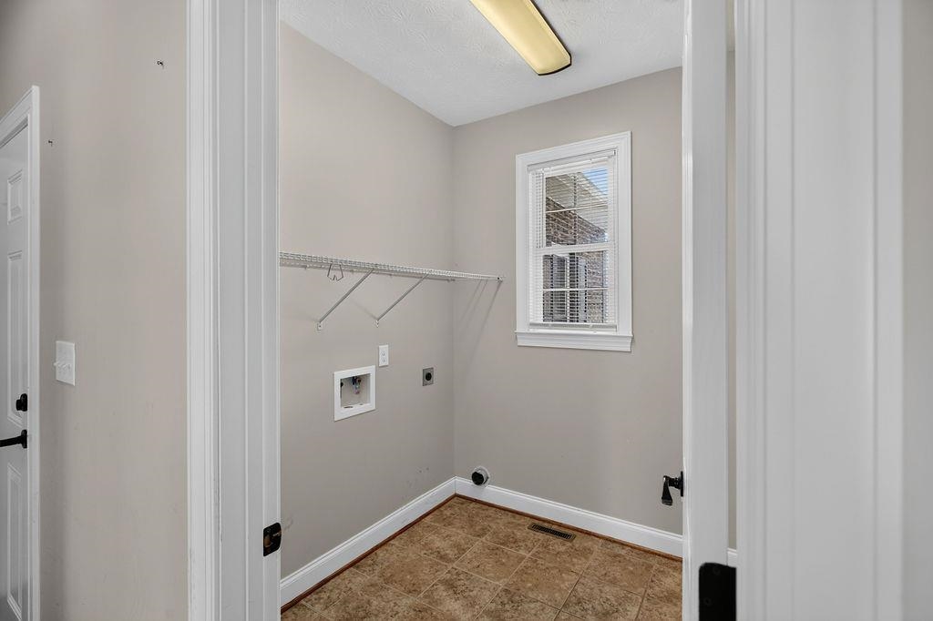 14 OLD OAK DR, STUARTS DRAFT, Virginia 24477, 3 Bedrooms Bedrooms, ,2 BathroomsBathrooms,Residential,14 OLD OAK DR,677867 MLS # 677867