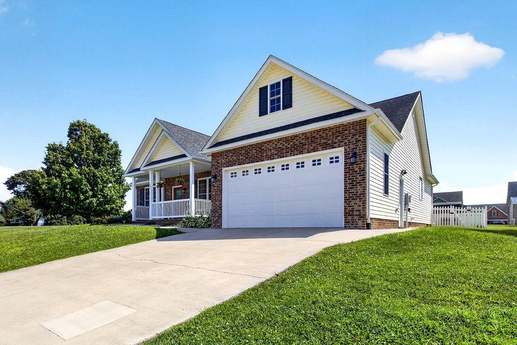 14 OLD OAK DR, STUARTS DRAFT, Virginia 24477, 3 Bedrooms Bedrooms, ,2 BathroomsBathrooms,Residential,14 OLD OAK DR,677867 MLS # 677867