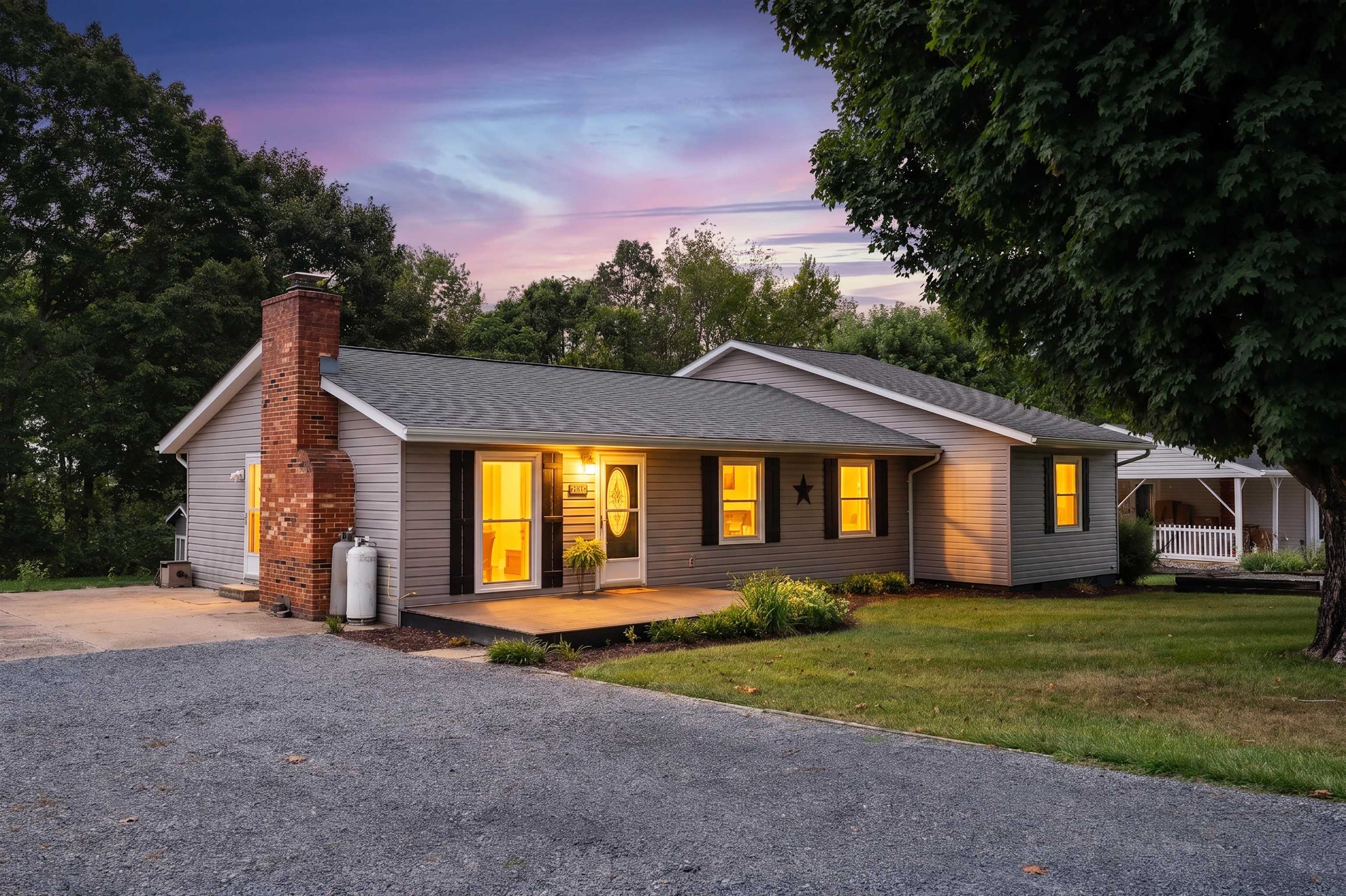 8701 LACEY HEIGHTS AVE, ROCKINGHAM, Virginia 22802, 4 Bedrooms Bedrooms, ,2 BathroomsBathrooms,Residential,8701 LACEY HEIGHTS AVE,680917 MLS # 680917