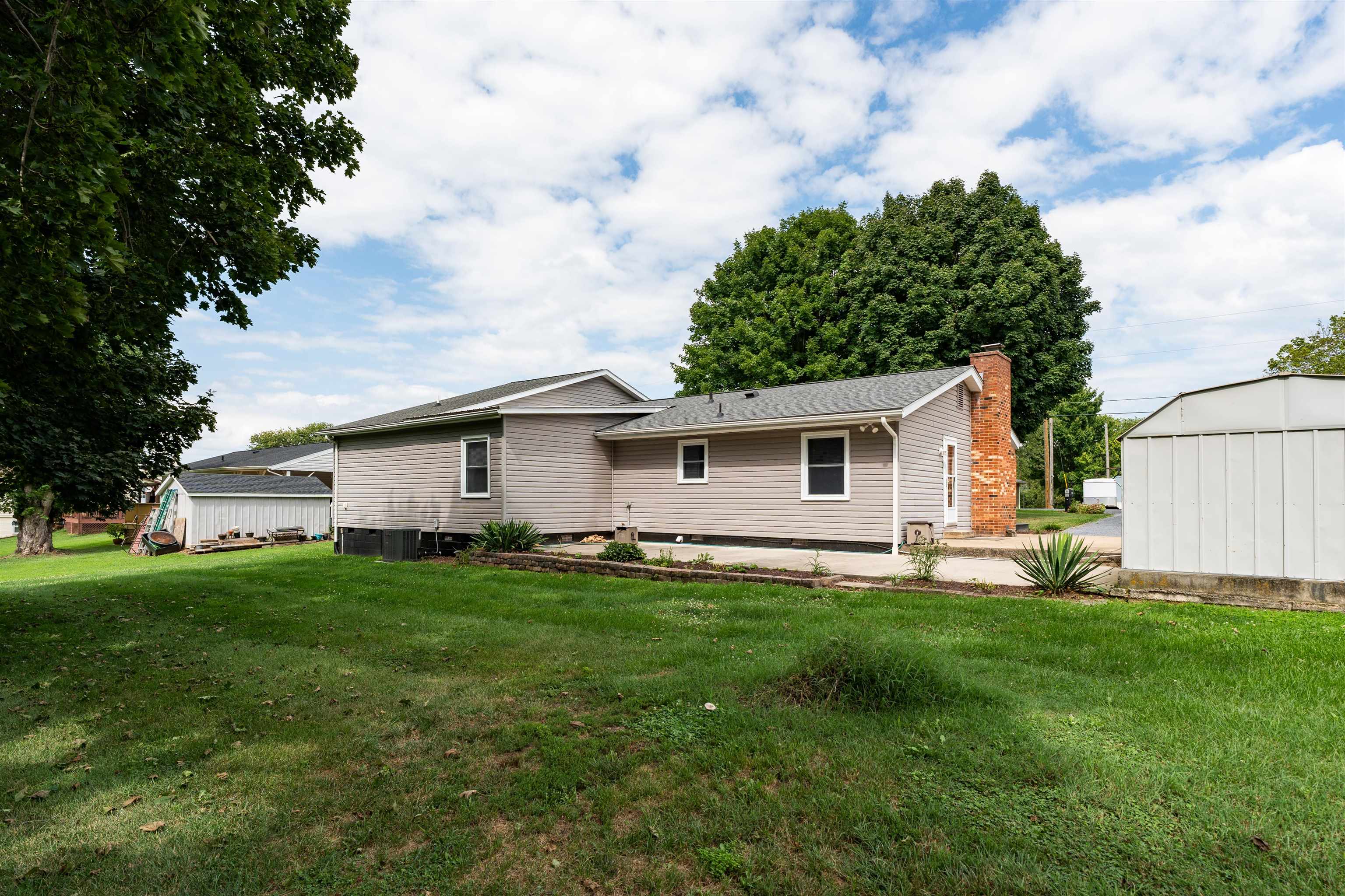8701 LACEY HEIGHTS AVE, ROCKINGHAM, Virginia 22802, 4 Bedrooms Bedrooms, ,2 BathroomsBathrooms,Residential,8701 LACEY HEIGHTS AVE,680917 MLS # 680917