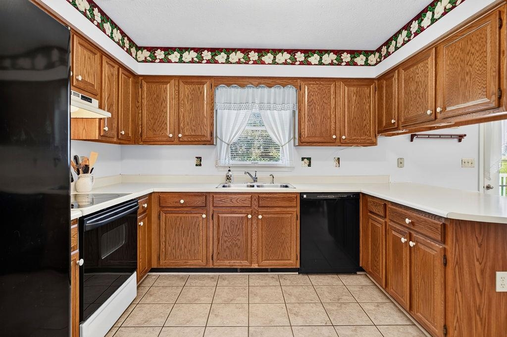 24 WARREN CIR, FISHERSVILLE, Virginia 22939, 3 Bedrooms Bedrooms, ,2 BathroomsBathrooms,Residential,24 WARREN CIR,680929 MLS # 680929 24 WARREN CIR, FISHERSVILLE, Virginia 22939, 3 Bedrooms Bedrooms, ,2 BathroomsBathrooms,Residential,24 WARREN CIR,680929 MLS # 680929