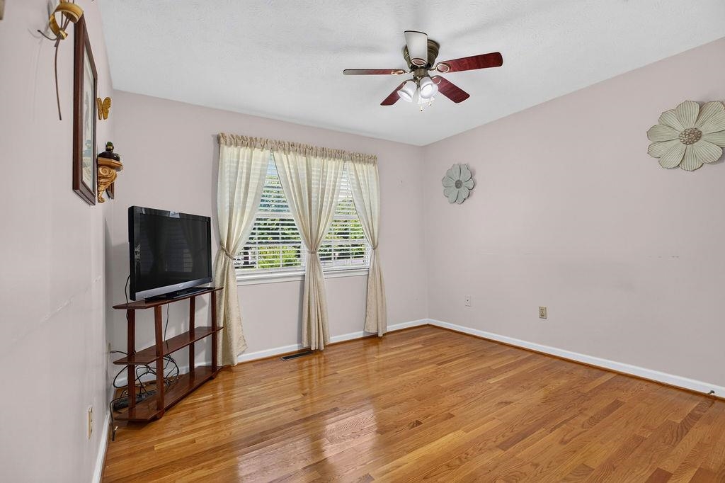 24 WARREN CIR, FISHERSVILLE, Virginia 22939, 3 Bedrooms Bedrooms, ,2 BathroomsBathrooms,Residential,24 WARREN CIR,680929 MLS # 680929 24 WARREN CIR, FISHERSVILLE, Virginia 22939, 3 Bedrooms Bedrooms, ,2 BathroomsBathrooms,Residential,24 WARREN CIR,680929 MLS # 680929