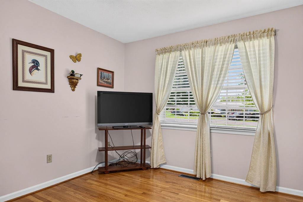 24 WARREN CIR, FISHERSVILLE, Virginia 22939, 3 Bedrooms Bedrooms, ,2 BathroomsBathrooms,Residential,24 WARREN CIR,680929 MLS # 680929 24 WARREN CIR, FISHERSVILLE, Virginia 22939, 3 Bedrooms Bedrooms, ,2 BathroomsBathrooms,Residential,24 WARREN CIR,680929 MLS # 680929