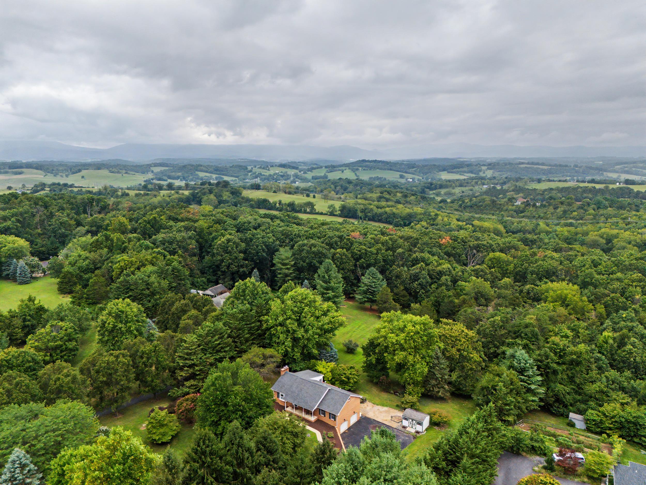 317 BALDWIN LN, STAUNTON, Virginia 24401, 3 Bedrooms Bedrooms, ,3 BathroomsBathrooms,Residential,317 BALDWIN LN,680942 MLS # 680942