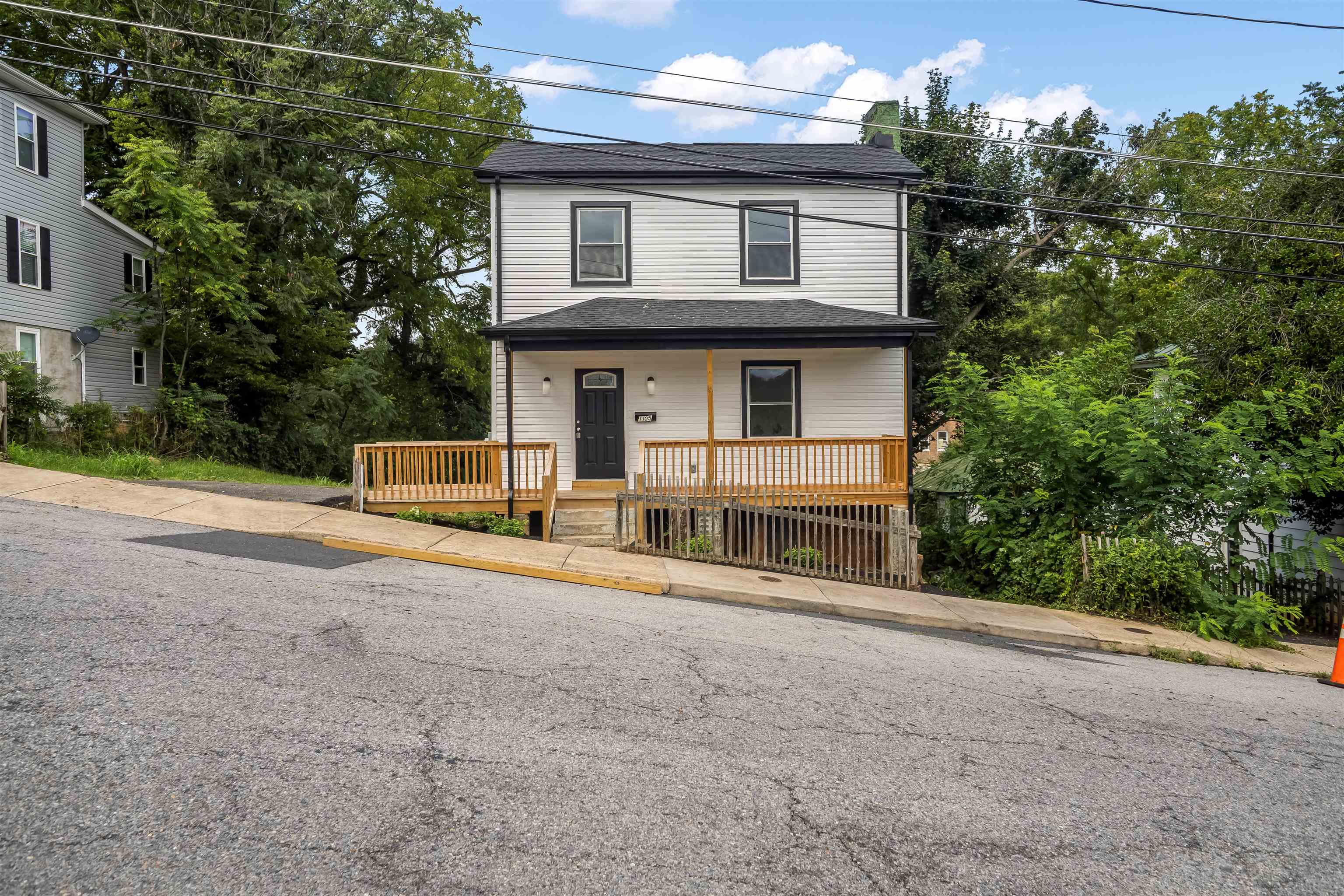 1105 W JOHNSON ST, STAUNTON, Virginia 24401, 3 Bedrooms Bedrooms, ,2 BathroomsBathrooms,Residential,1105 W JOHNSON ST,680943 MLS # 680943