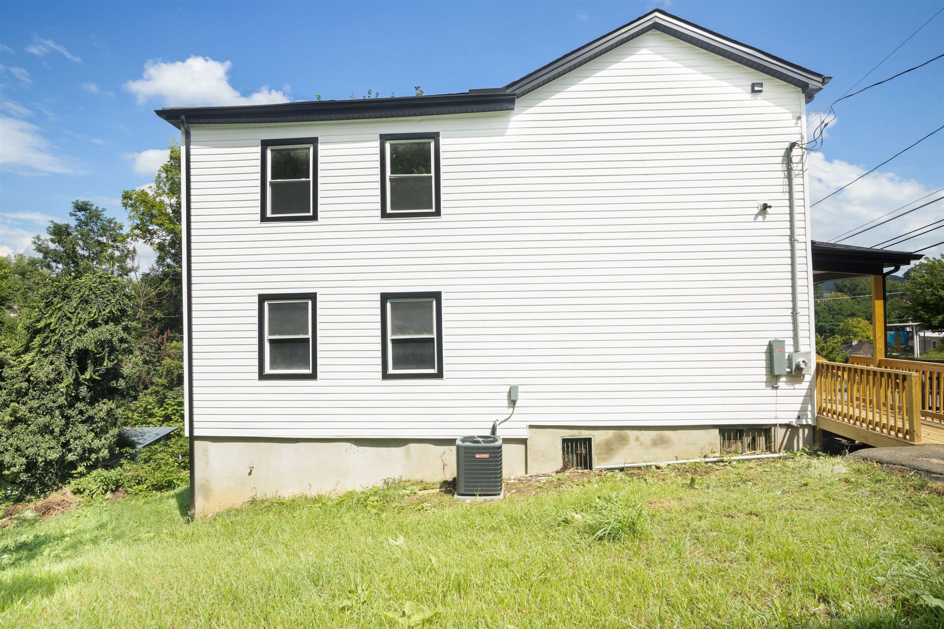 1105 W JOHNSON ST, STAUNTON, Virginia 24401, 3 Bedrooms Bedrooms, ,2 BathroomsBathrooms,Residential,1105 W JOHNSON ST,680943 MLS # 680943