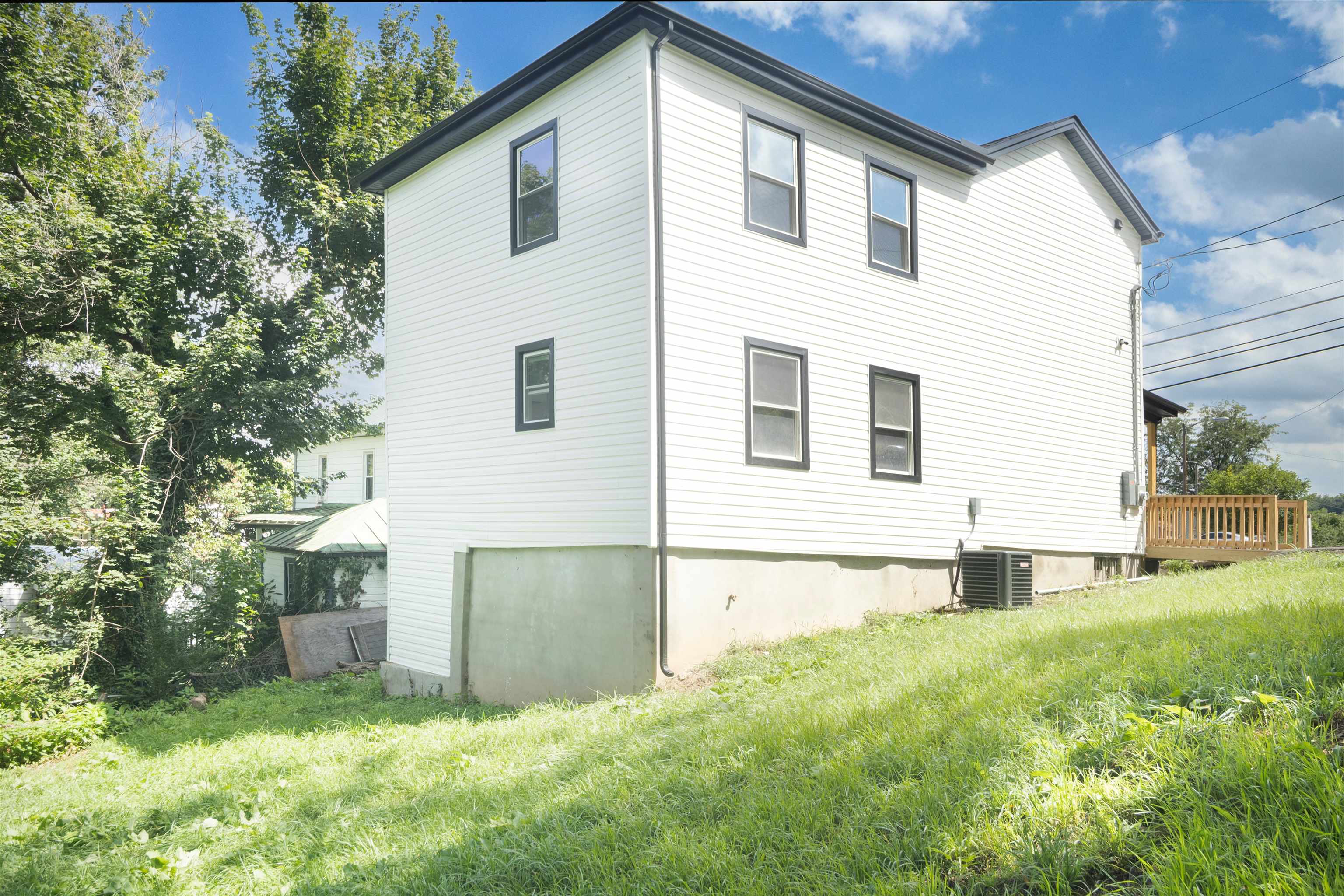 1105 W JOHNSON ST, STAUNTON, Virginia 24401, 3 Bedrooms Bedrooms, ,2 BathroomsBathrooms,Residential,1105 W JOHNSON ST,680943 MLS # 680943