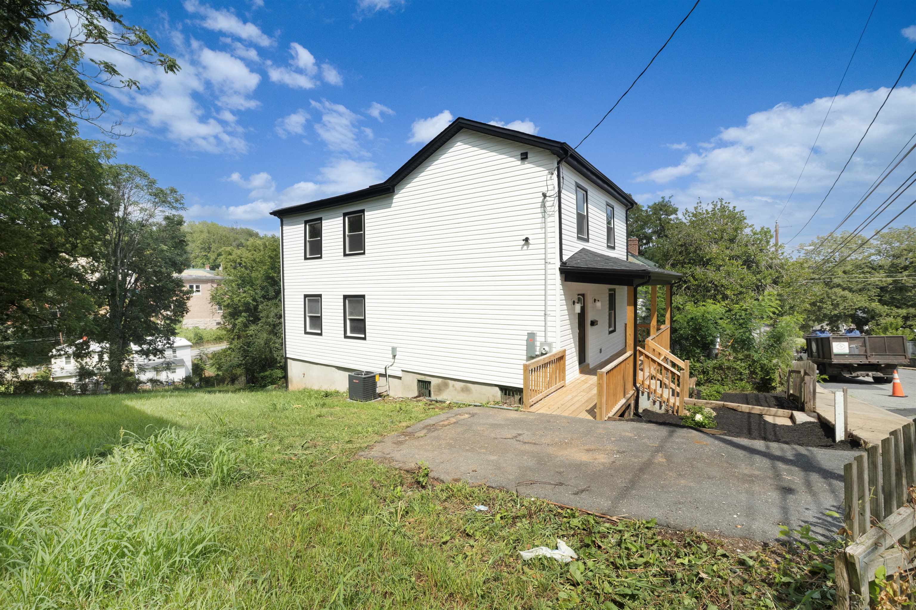 1105 W JOHNSON ST, STAUNTON, Virginia 24401, 3 Bedrooms Bedrooms, ,2 BathroomsBathrooms,Residential,1105 W JOHNSON ST,680943 MLS # 680943