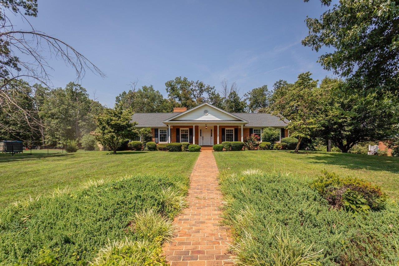 207 CIRCLE VIEW RD, LURAY, Virginia 22835, 4 Bedrooms Bedrooms, ,3 BathroomsBathrooms,Residential,207 CIRCLE VIEW RD,680954 MLS # 680954 207 CIRCLE VIEW RD, LURAY, Virginia 22835, 4 Bedrooms Bedrooms, ,3 BathroomsBathrooms,Residential,207 CIRCLE VIEW RD,680954 MLS # 680954