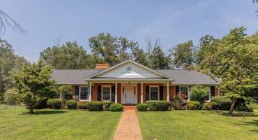 207 CIRCLE VIEW RD, LURAY, Virginia 22835, 4 Bedrooms Bedrooms, ,3 BathroomsBathrooms,Residential,207 CIRCLE VIEW RD,680954 MLS # 680954
