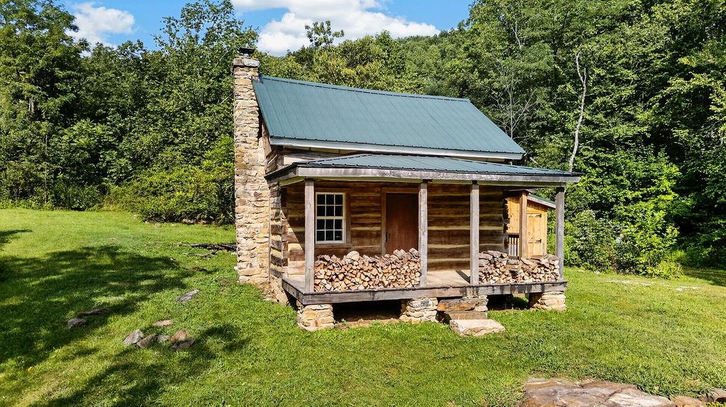 47 ROOSTER RIDGE RD, ROSELAND, Virginia 22967, 1 Bedroom Bedrooms, ,1 BathroomBathrooms,Residential,47 ROOSTER RIDGE RD,680956 MLS # 680956