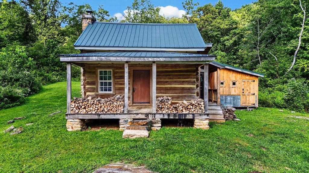 47 ROOSTER RIDGE RD, ROSELAND, Virginia 22967, 1 Bedroom Bedrooms, ,1 BathroomBathrooms,Residential,47 ROOSTER RIDGE RD,680956 MLS # 680956