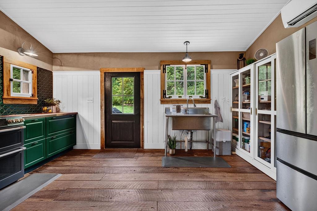 47 ROOSTER RIDGE RD, ROSELAND, Virginia 22967, 1 Bedroom Bedrooms, ,1 BathroomBathrooms,Residential,47 ROOSTER RIDGE RD,680956 MLS # 680956