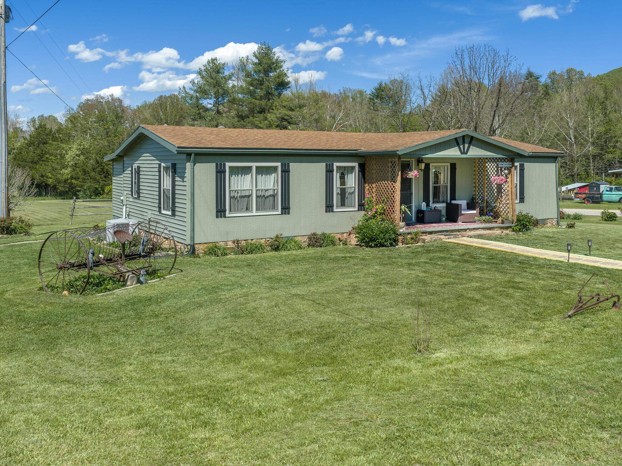 The home is a remodeled 3-bedroom, 2-bath manufactured residence offering 1,248 square feet of comfortable living space. The home is a remodeled 3-bedroom, 2-bath manufactured residence offering 1,248 square feet of comfortable living space.