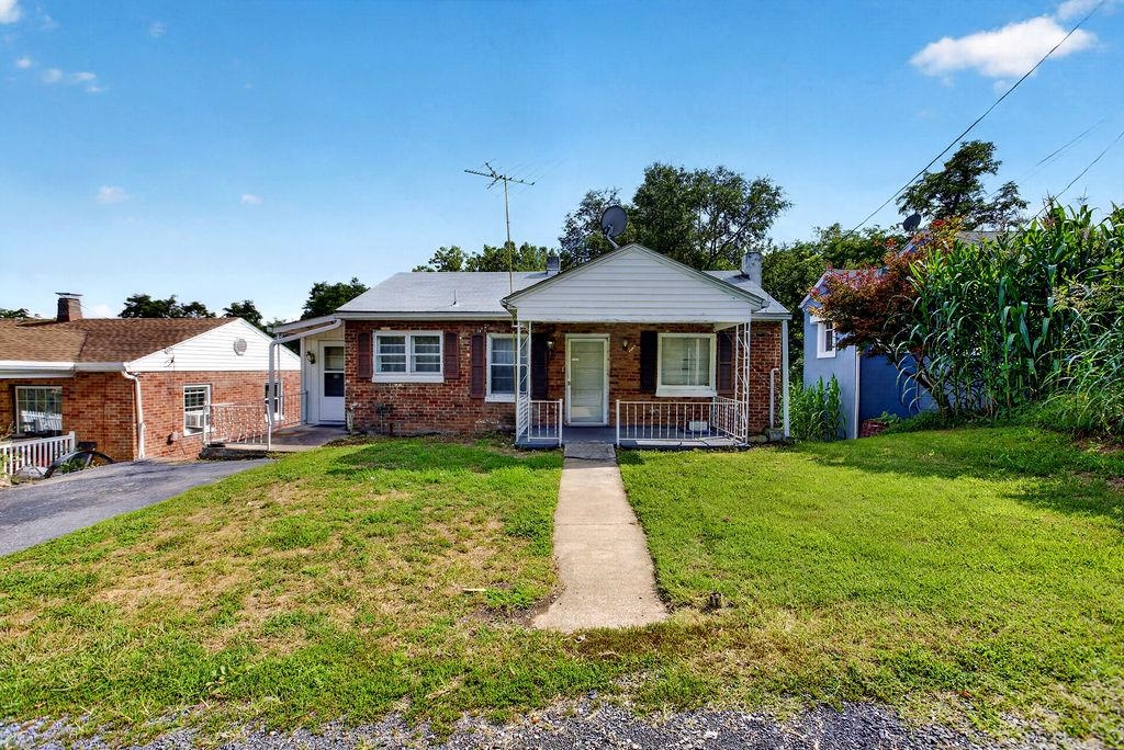 134 MAURY MILL RD, VERONA, Virginia 24482, 2 Bedrooms Bedrooms, ,1 BathroomBathrooms,Residential,134 MAURY MILL RD,680979 MLS # 680979